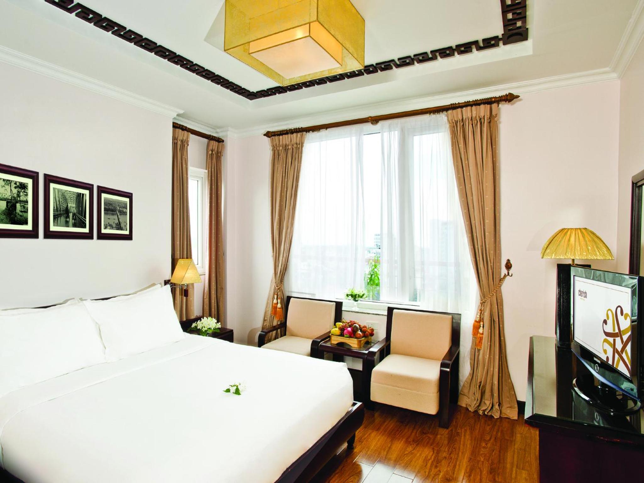 Deluxe Double Room with Balcony - Photo 9