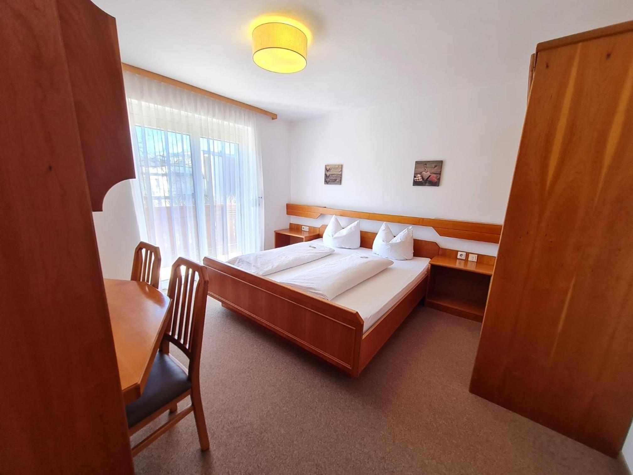Double Room with Shower - Photo 6