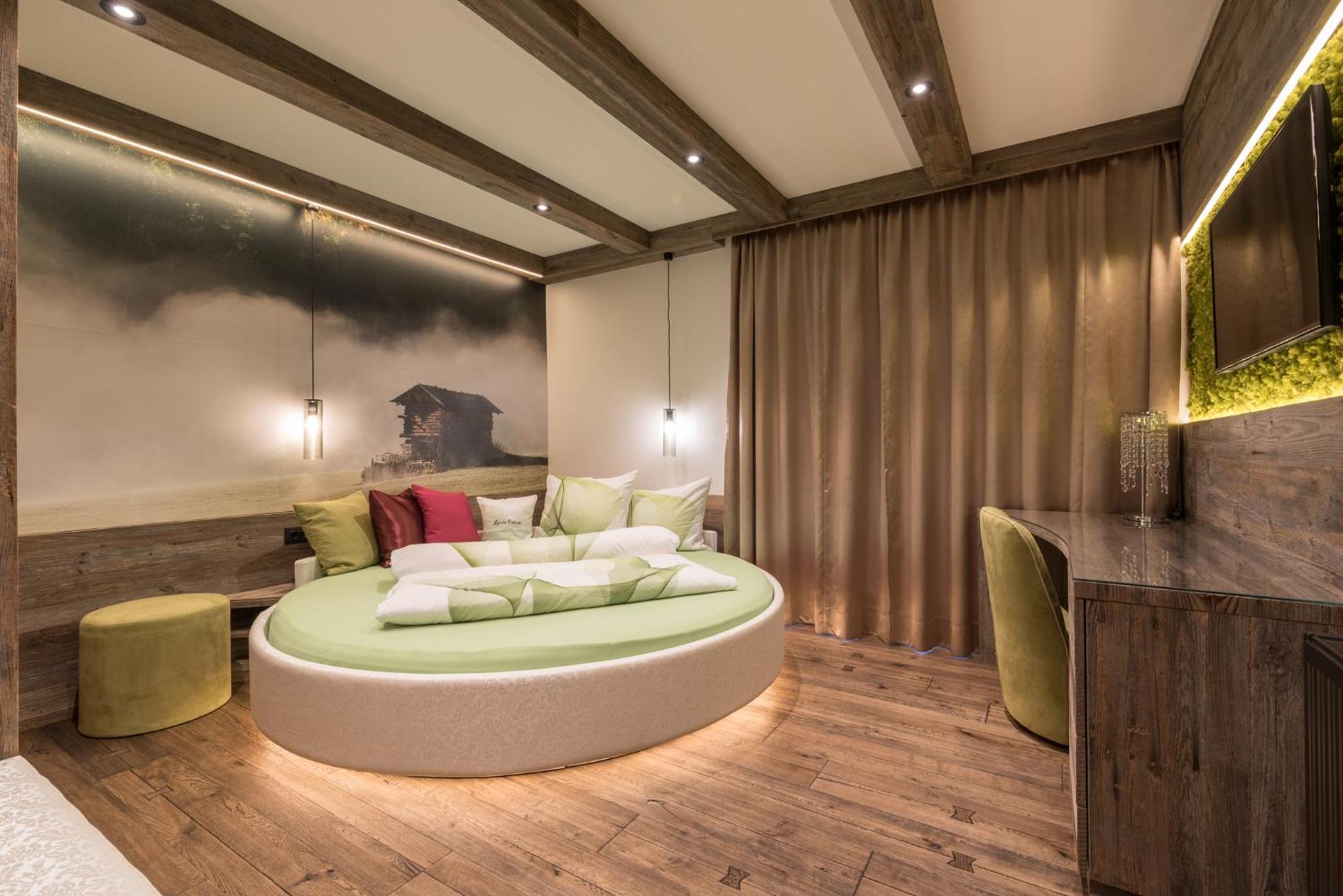 Deluxe Two-Bedroom Apartment with Sauna