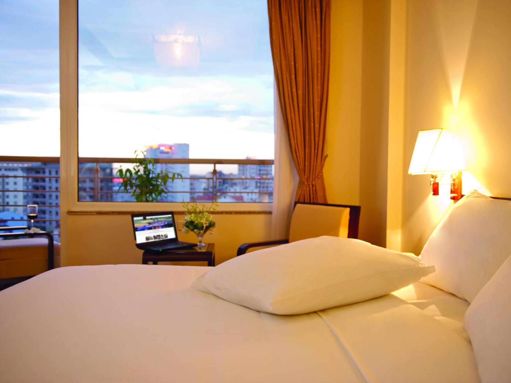 Deluxe Double Room with Balcony - Photo 8