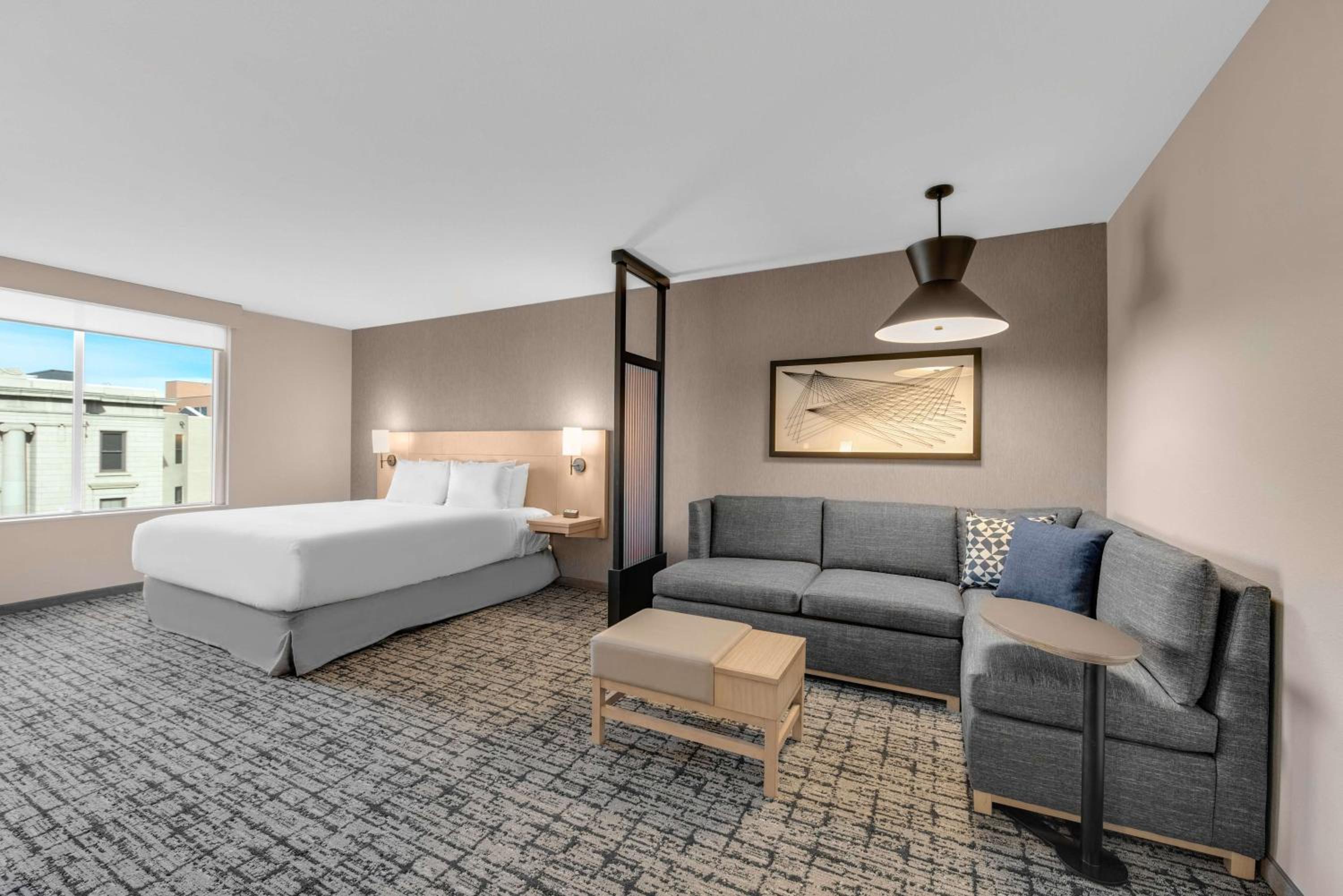 King Room with Sofa Bed and Roll-In Shower - Disability Access - Photo 1