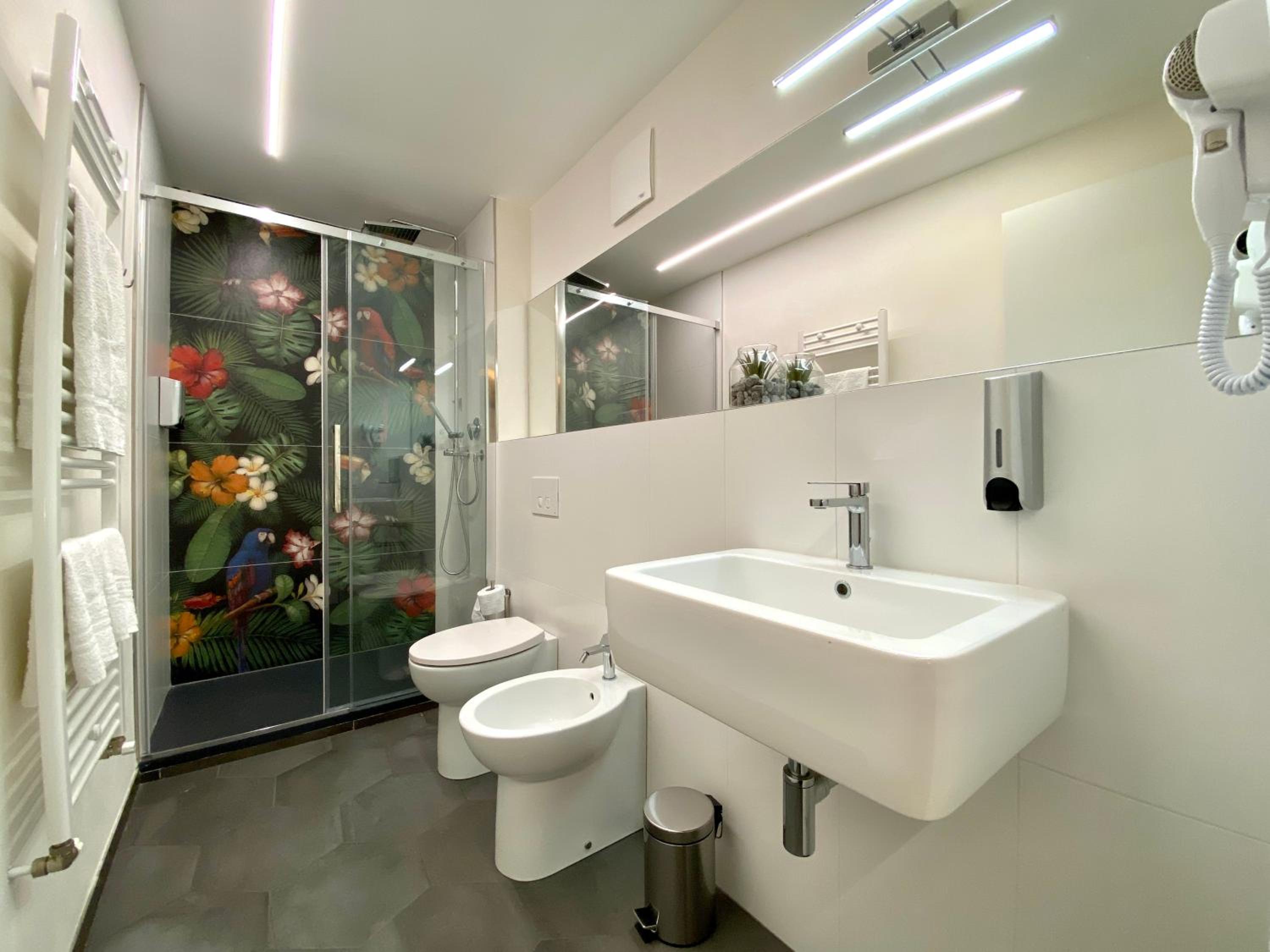 Double Room with Private Bathroom - Photo 3