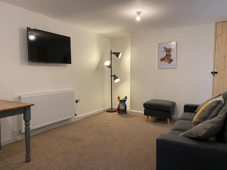 Two-Bedroom House - Photo 3