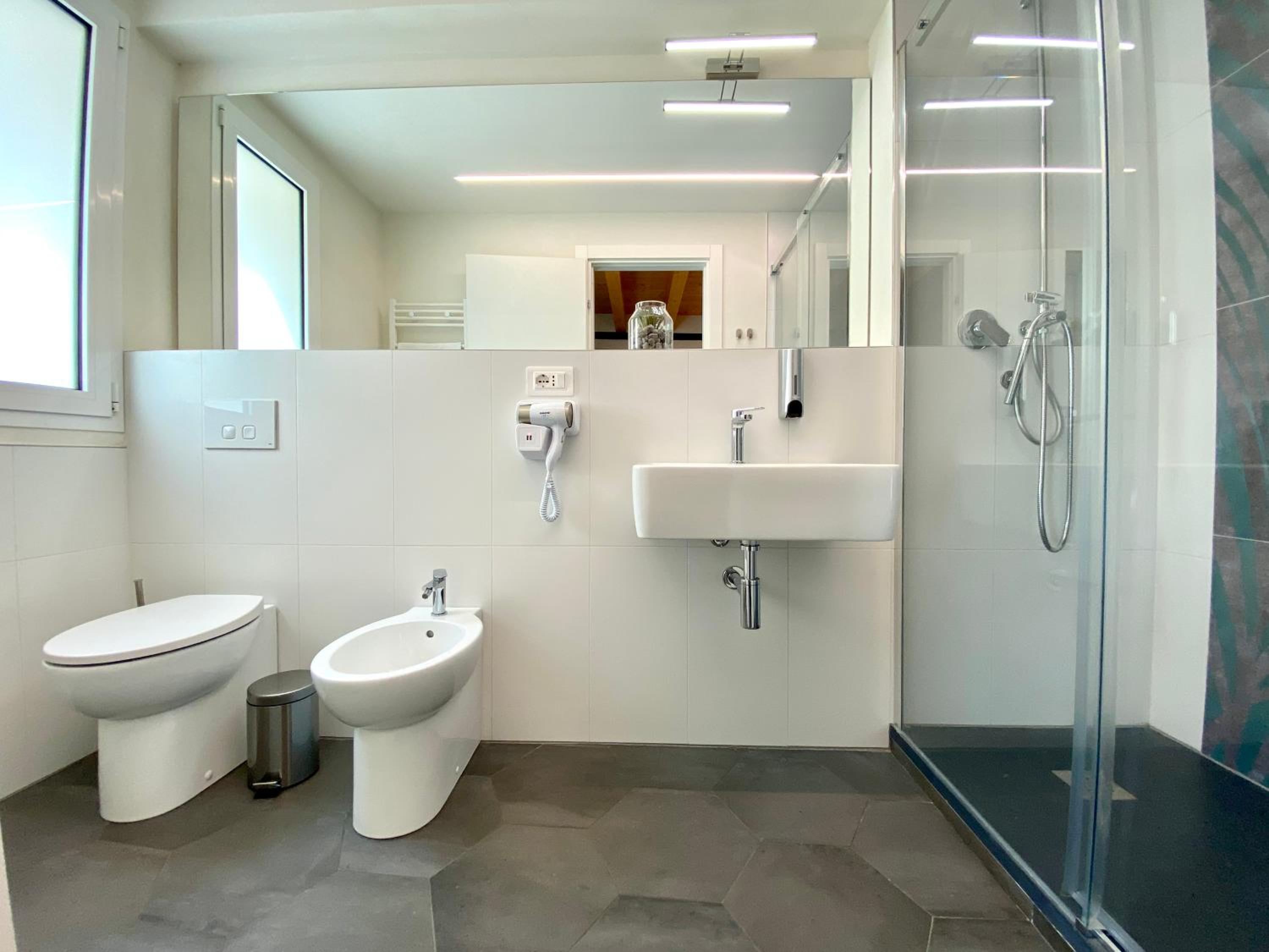 Quadruple Room with Private Bathroom photo 3