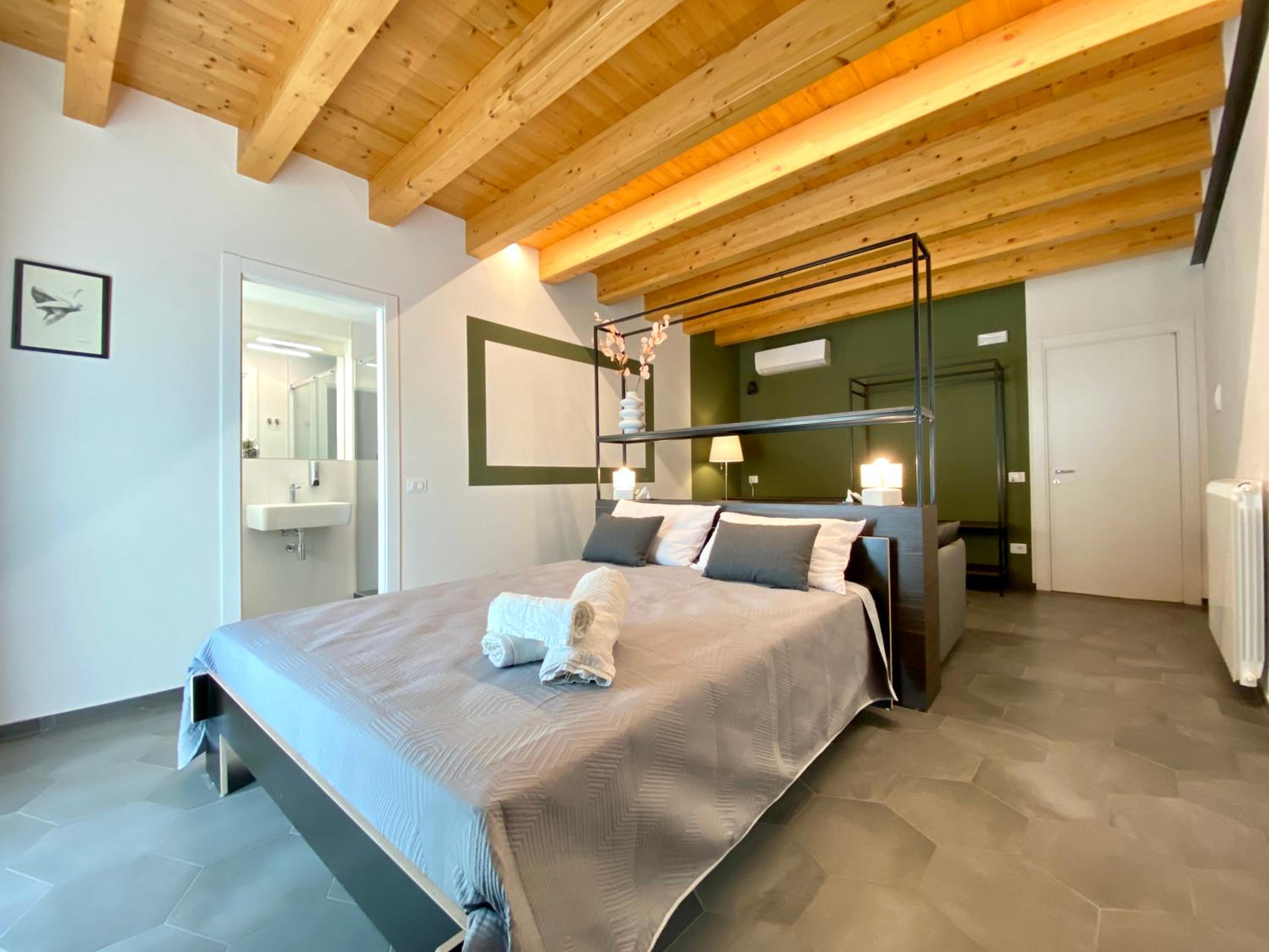 Quadruple Room with Private Bathroom photo 1