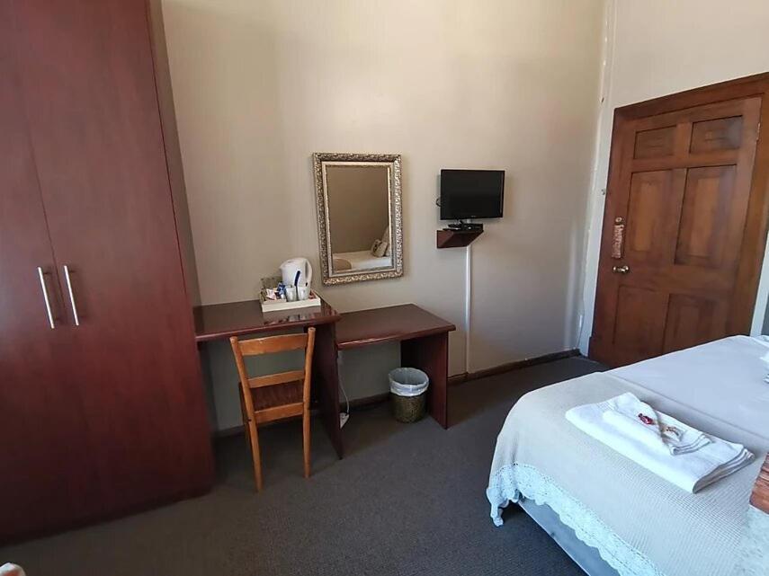 Double or Twin Room photo 3