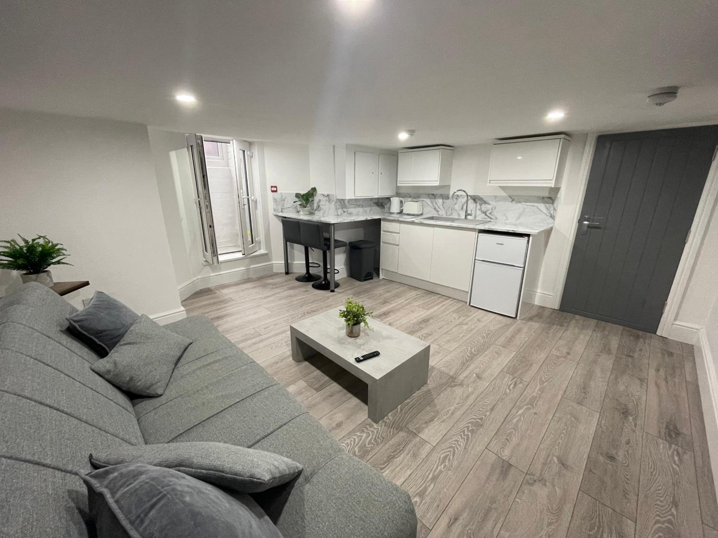Basement Suite With Spa Bath (Height Restriction 5'10) - Photo 24