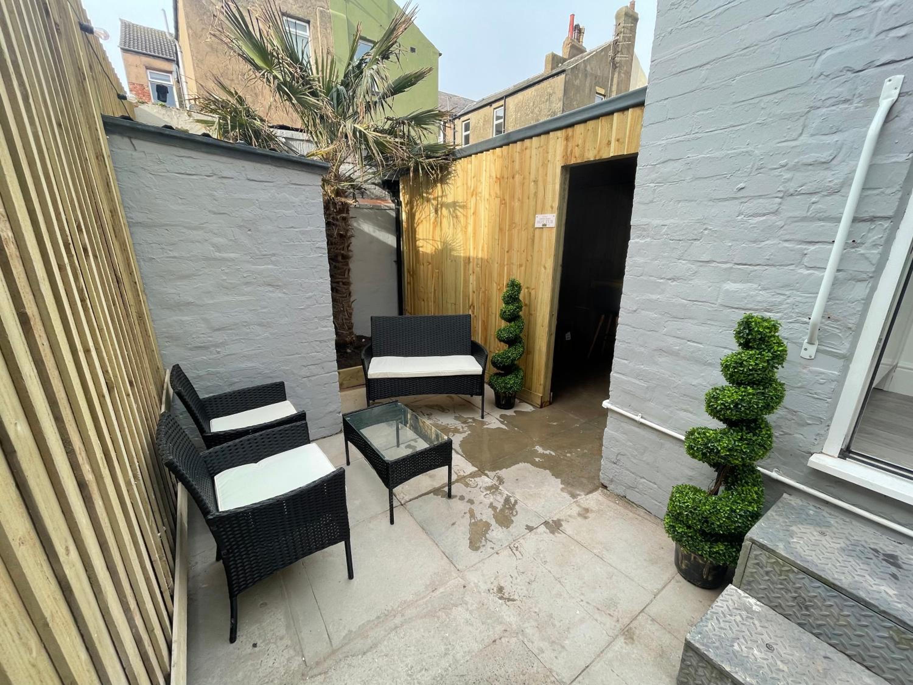 delux suite with spa bath and hot tub garden  - Photo 44