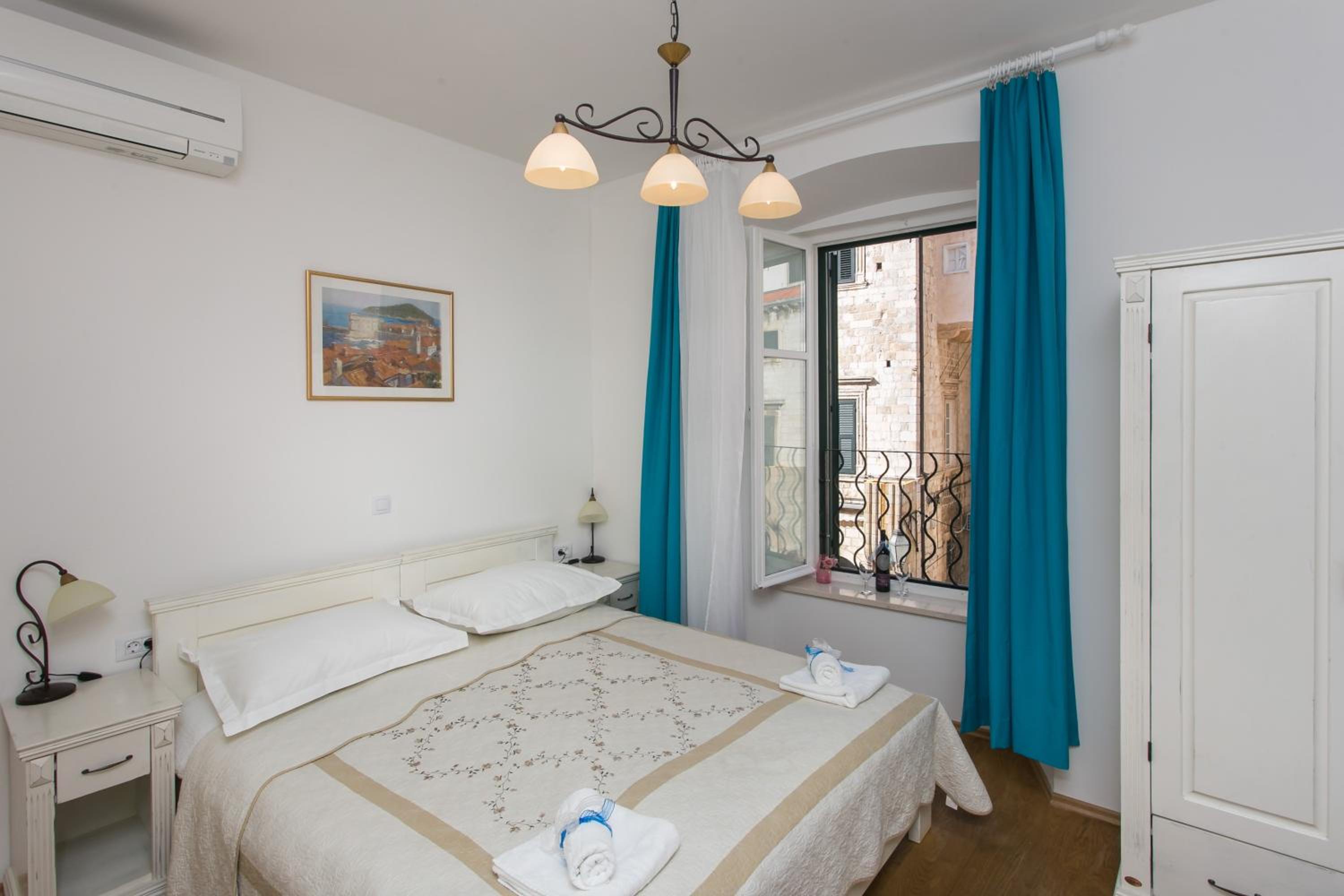 Deluxe Double or Twin Room with City View (Second floor)