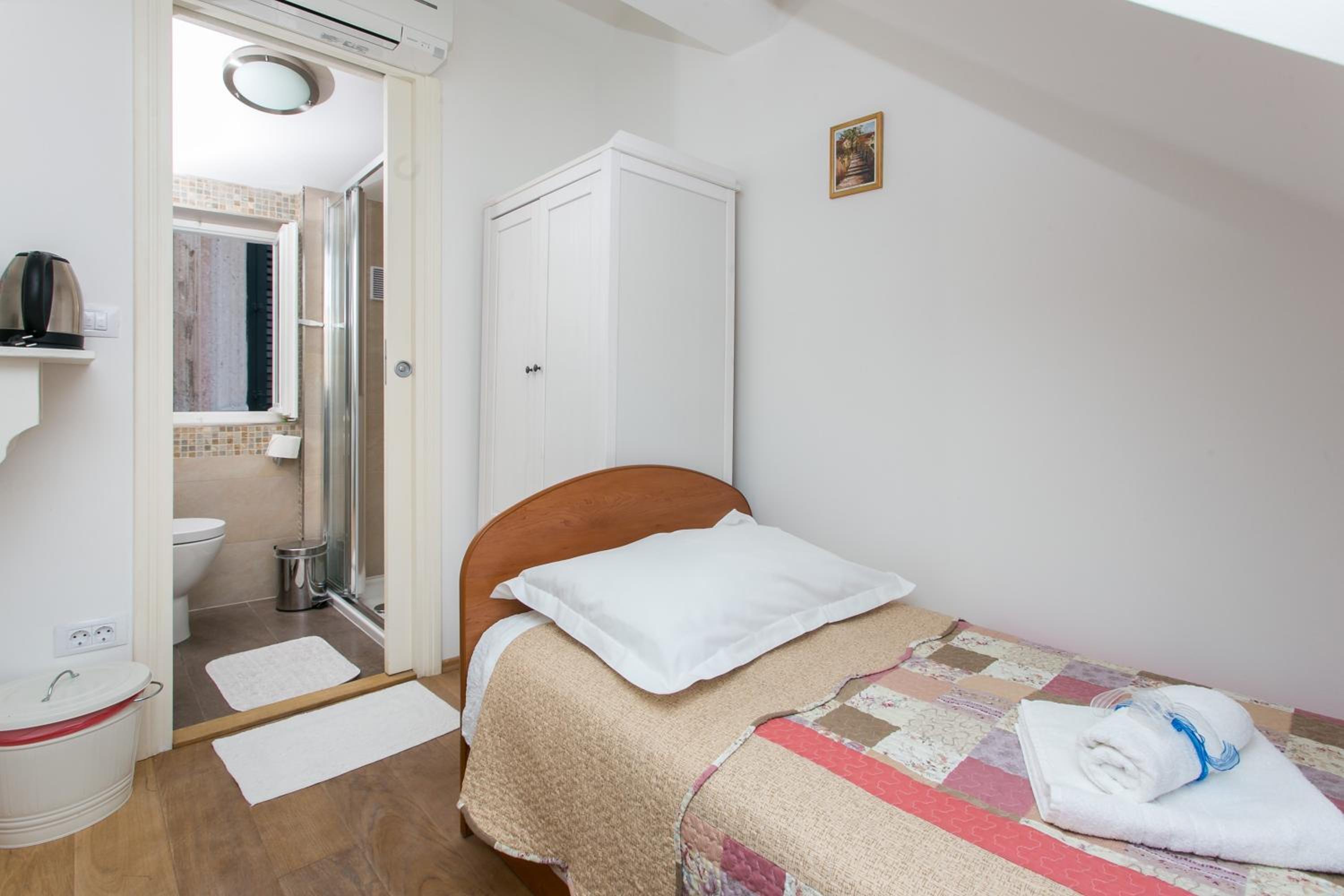 Single Room with City View (Fourth floor) photo 2