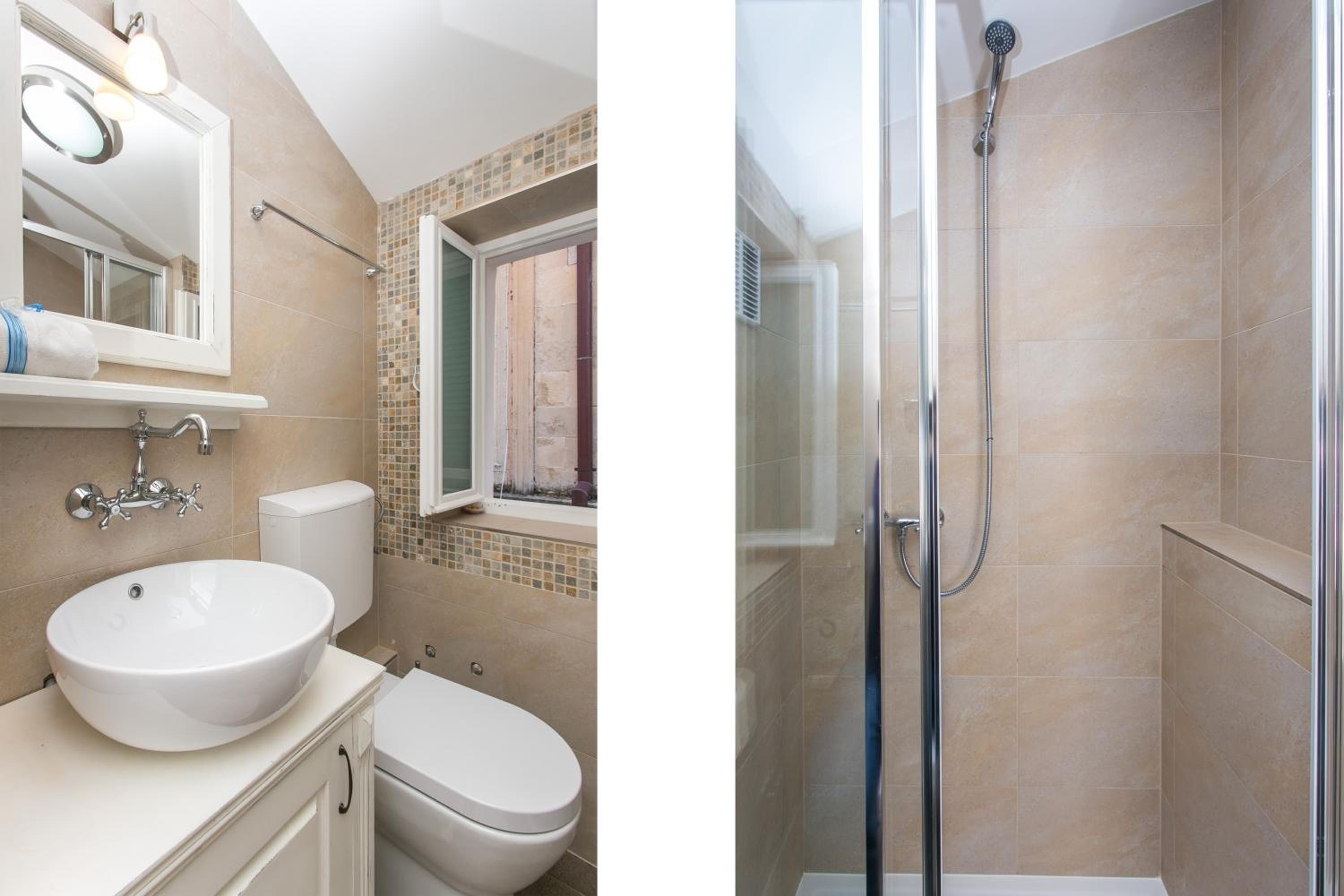 Deluxe Single Room with City View (Fourth floor)