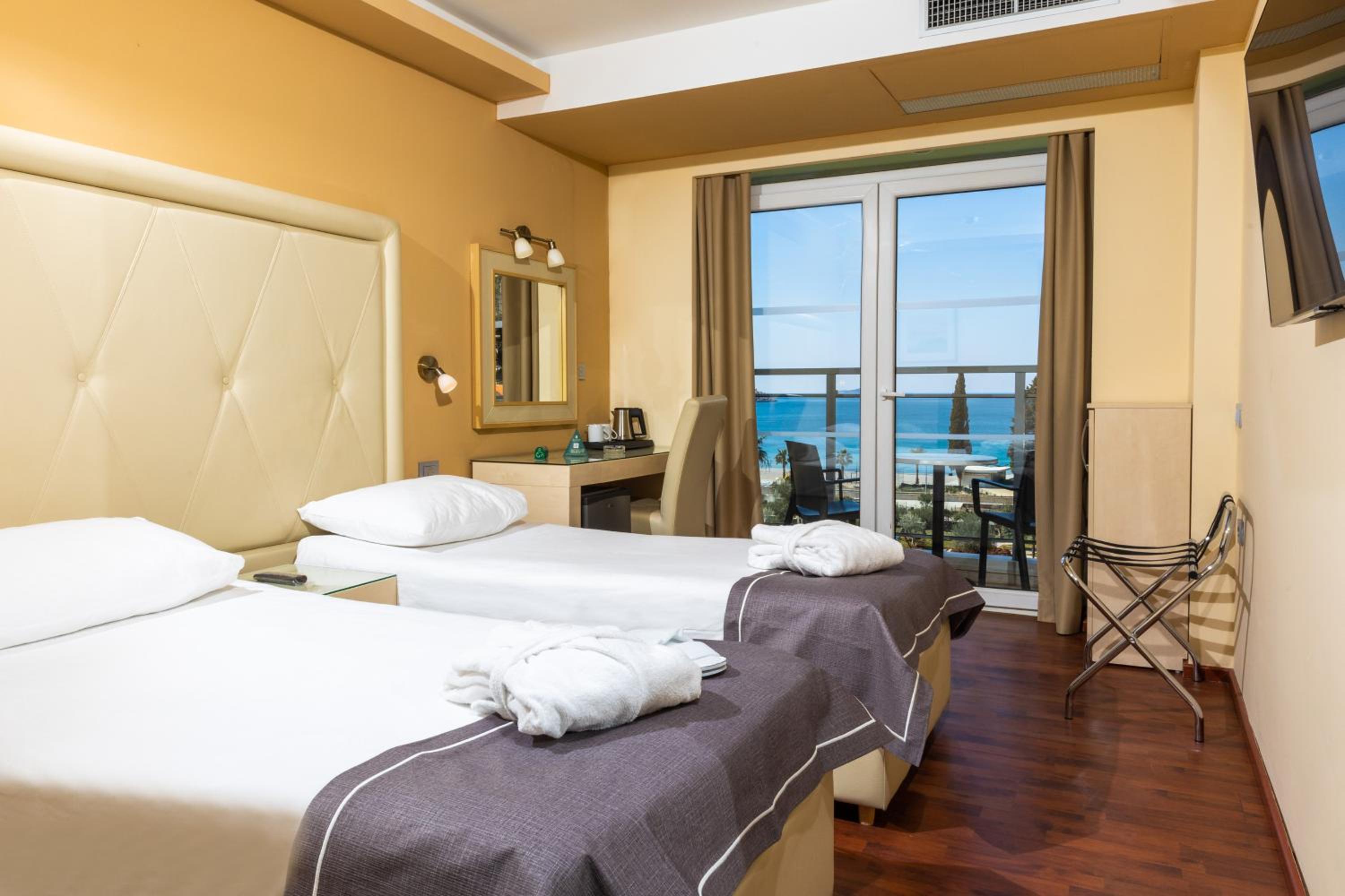 Single Room with Balcony and Sea View