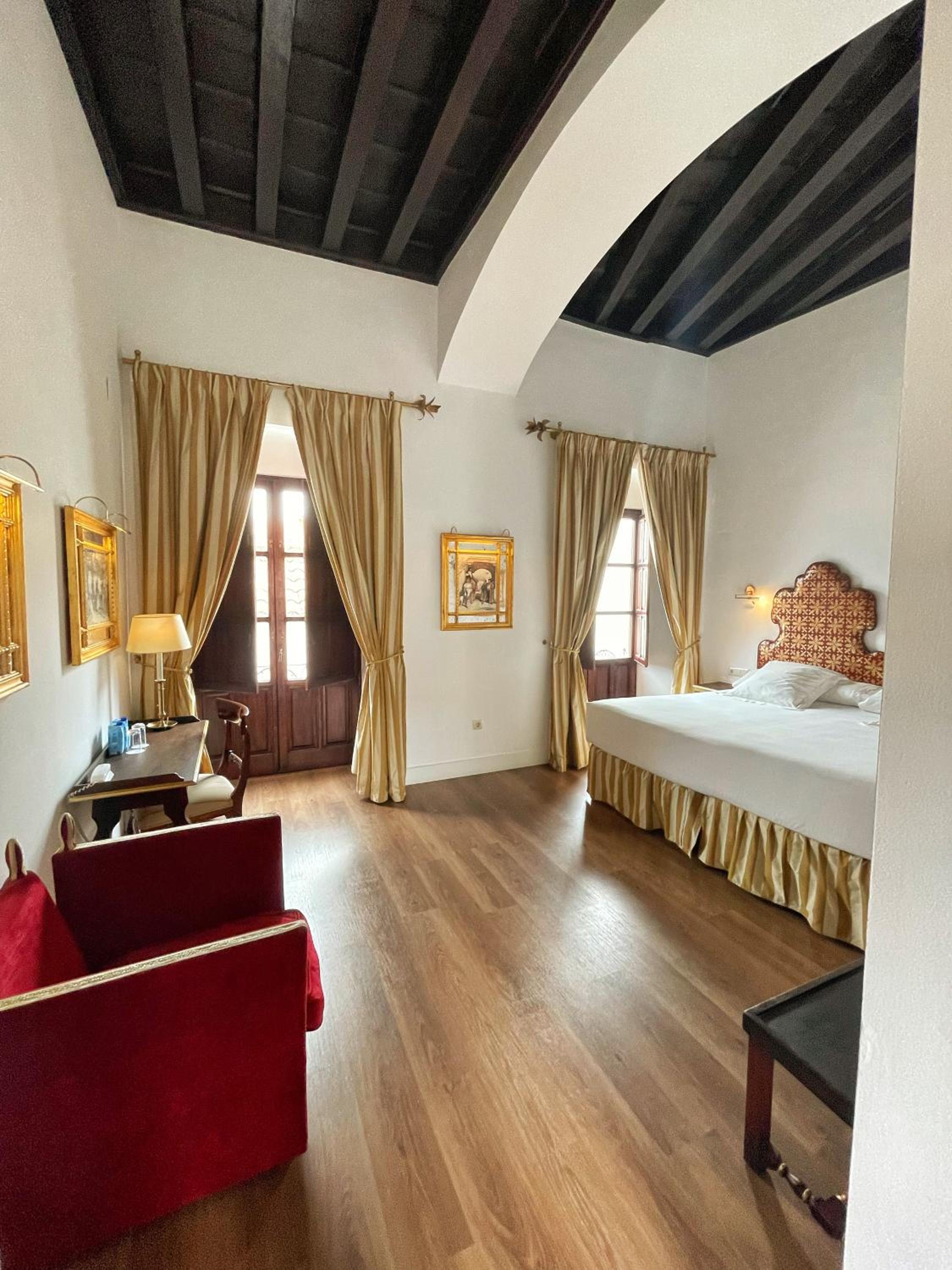 Deluxe Double or Twin Room - Photo 13
