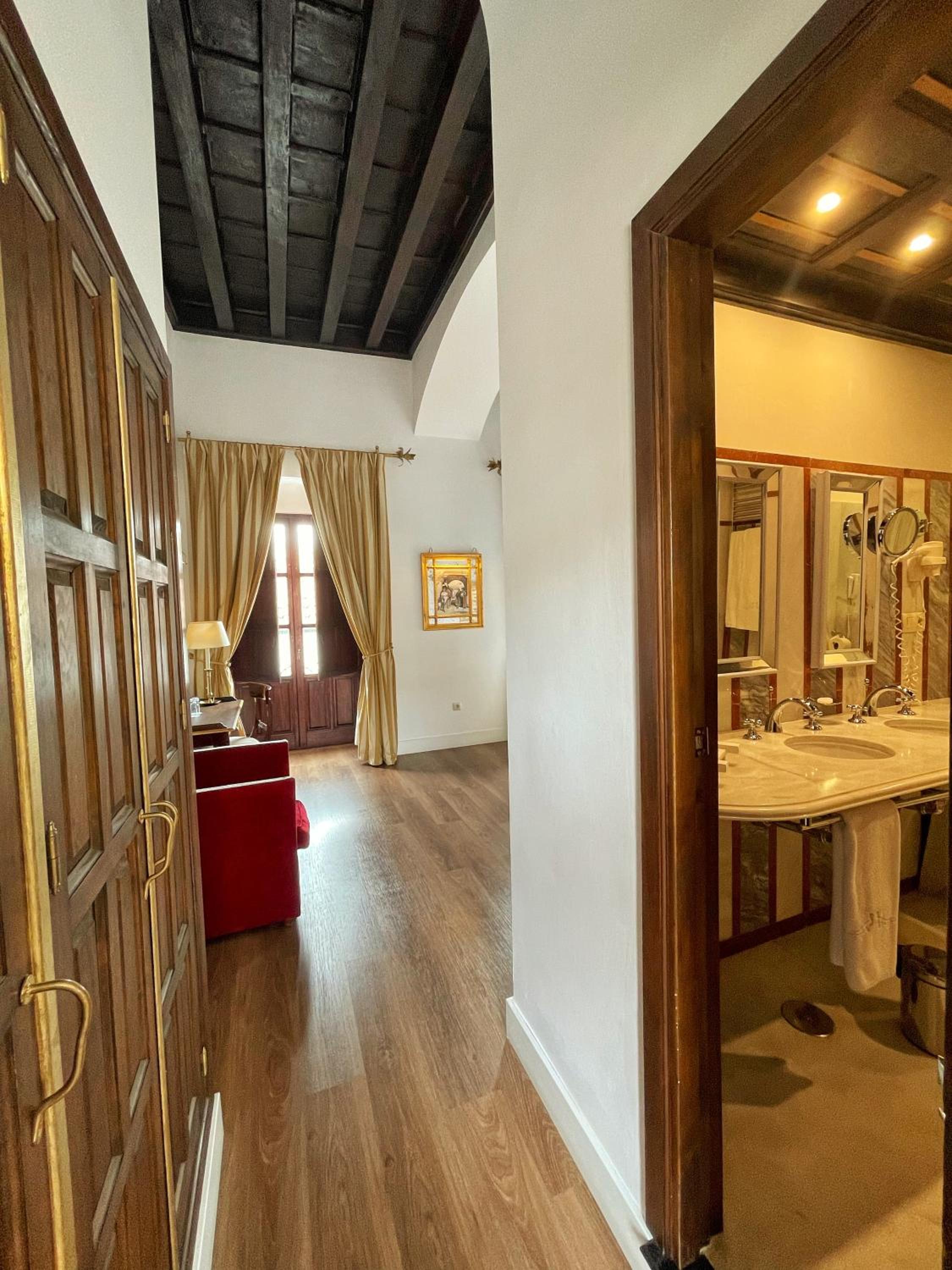 Deluxe Double or Twin Room - Photo 1