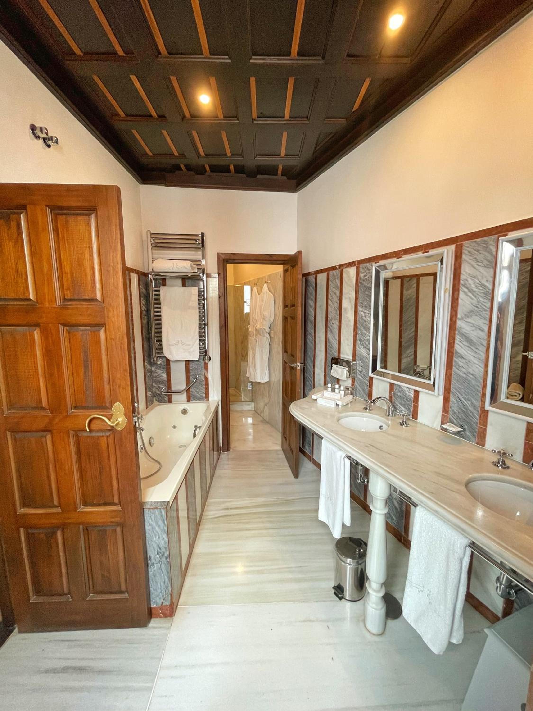 Deluxe Double or Twin Room - Photo 20
