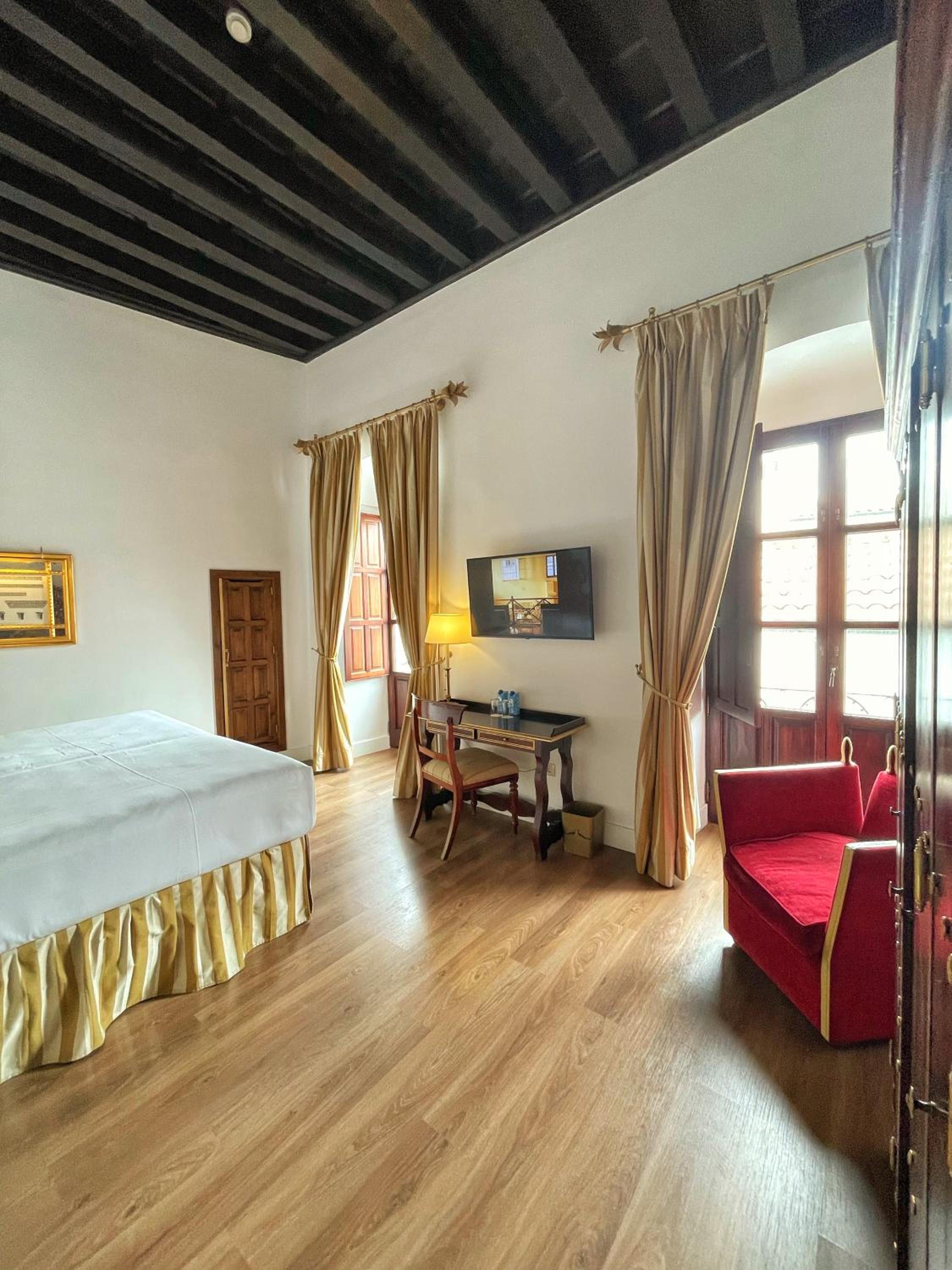 Deluxe Double or Twin Room - Photo 15