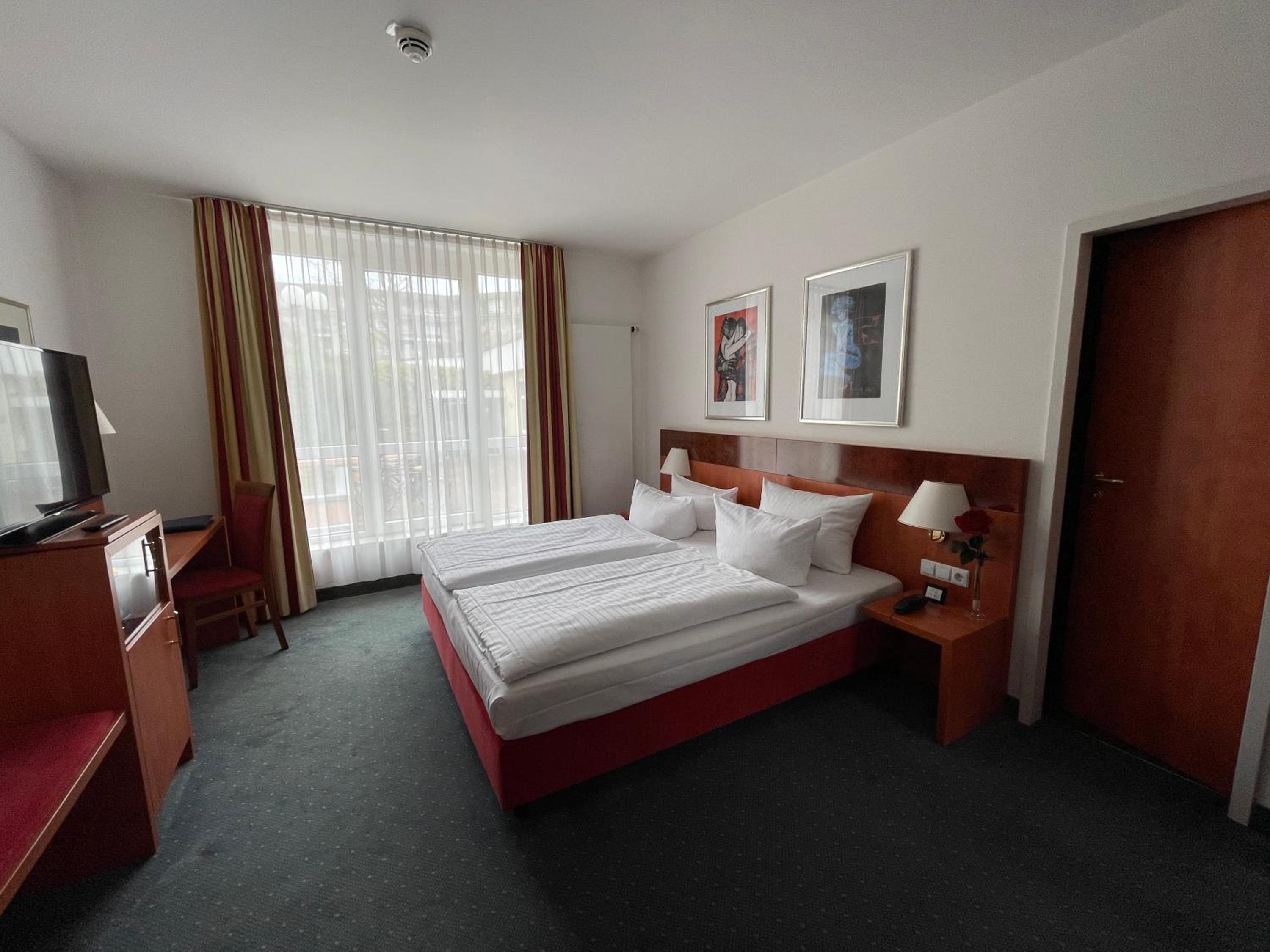 Classic Double Room - Photo 8