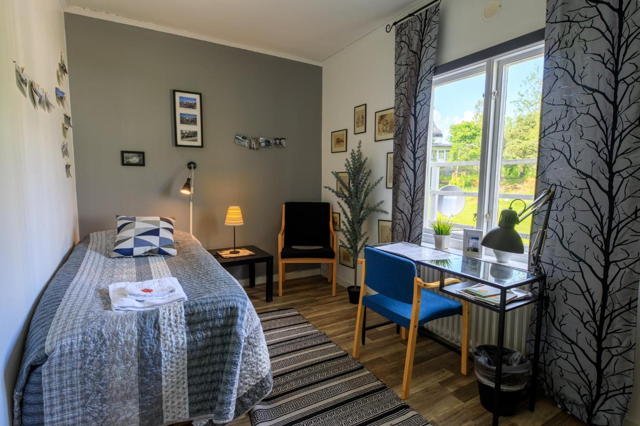 Single Room with Private Bathroom photo 1