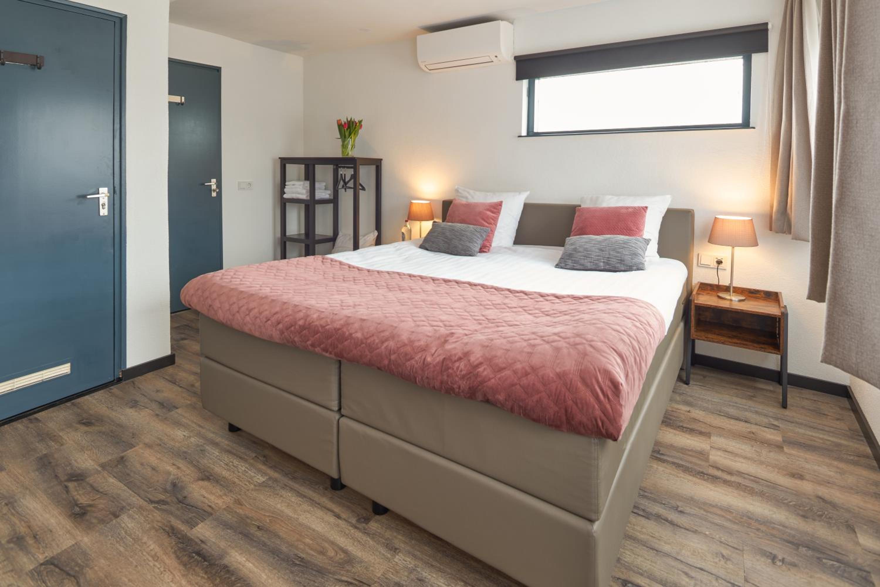 Deluxe King Room - Photo 1