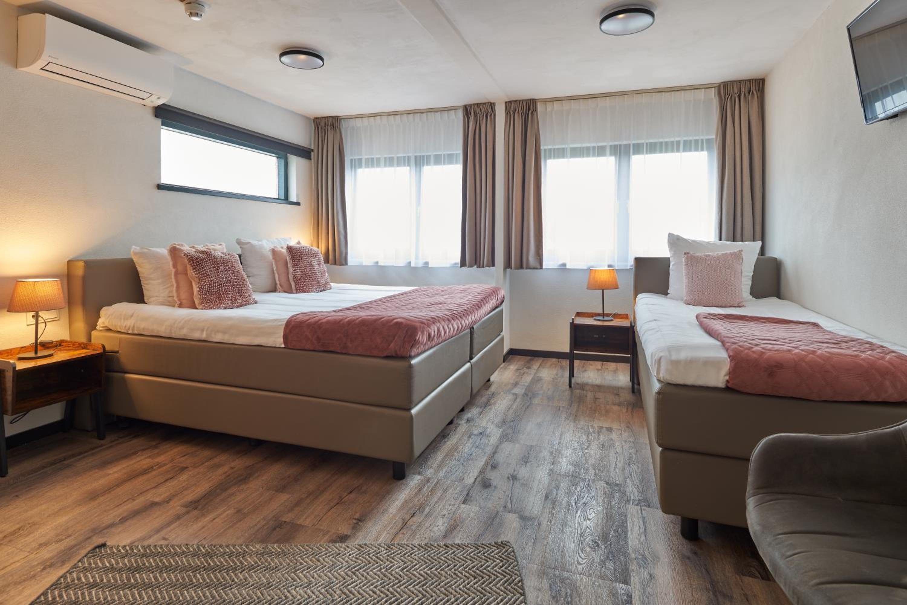 Deluxe Triple Room - Photo 1