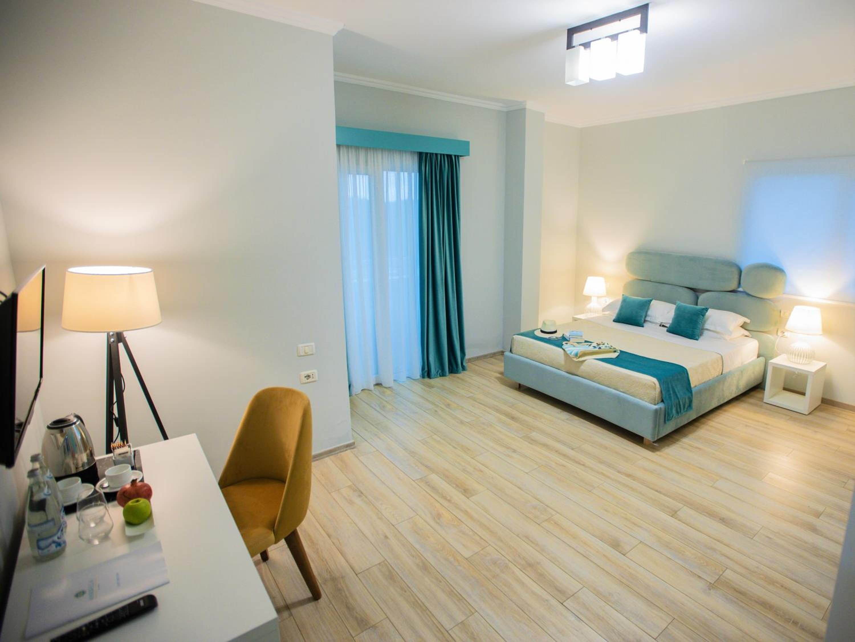 Deluxe Double Room with Side Sea View photo 1