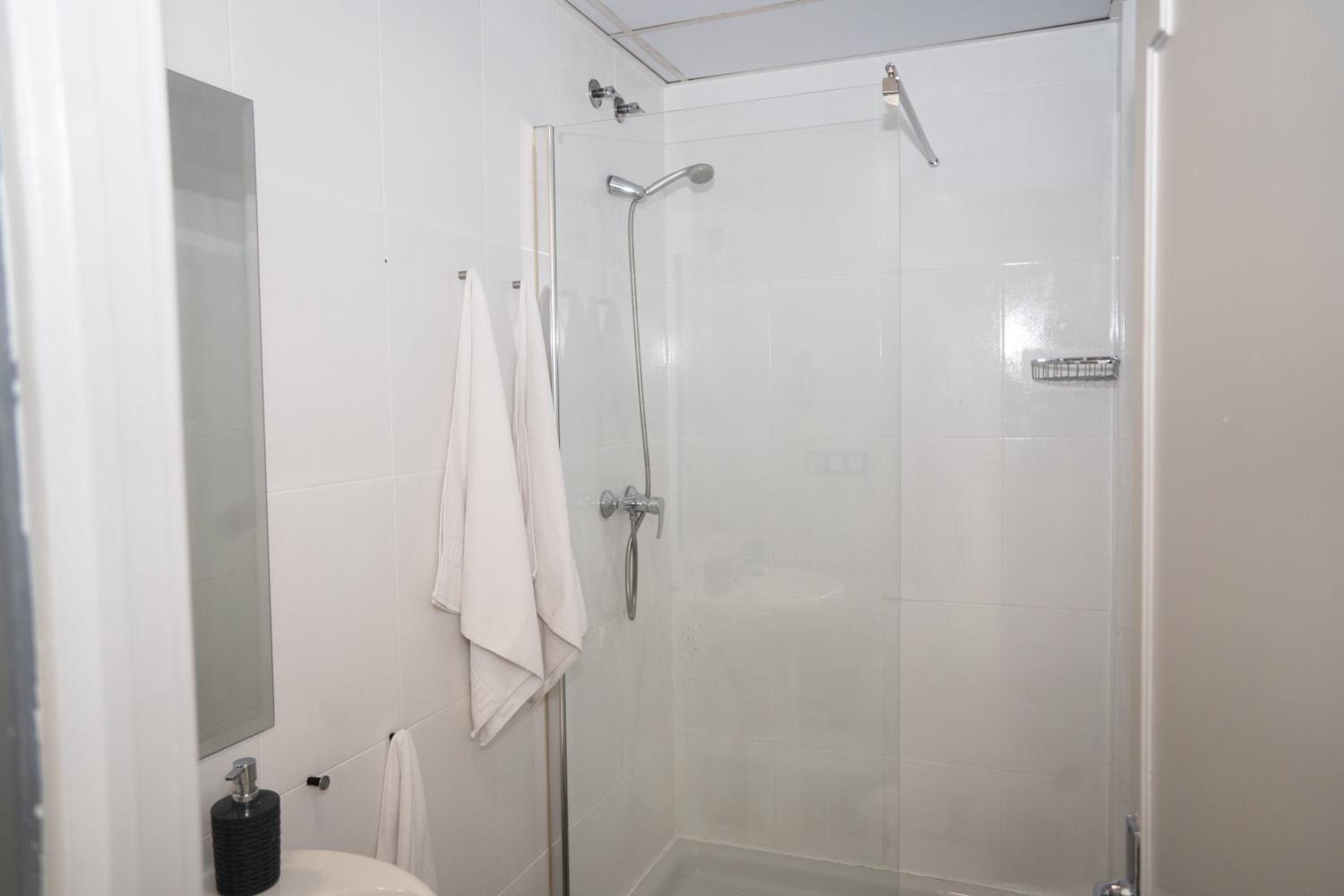 Double Room - Photo 6