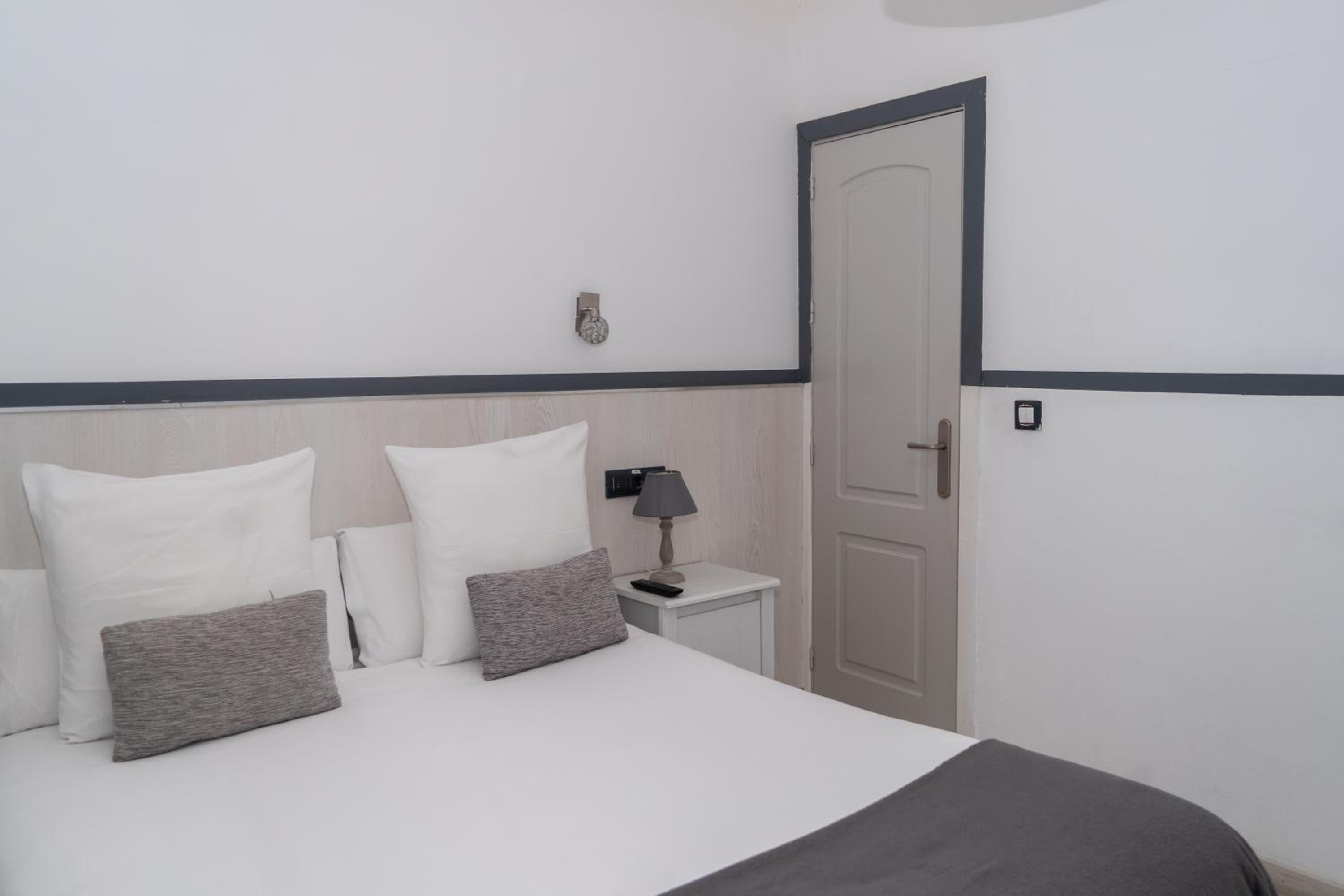 Double Room - Photo 7