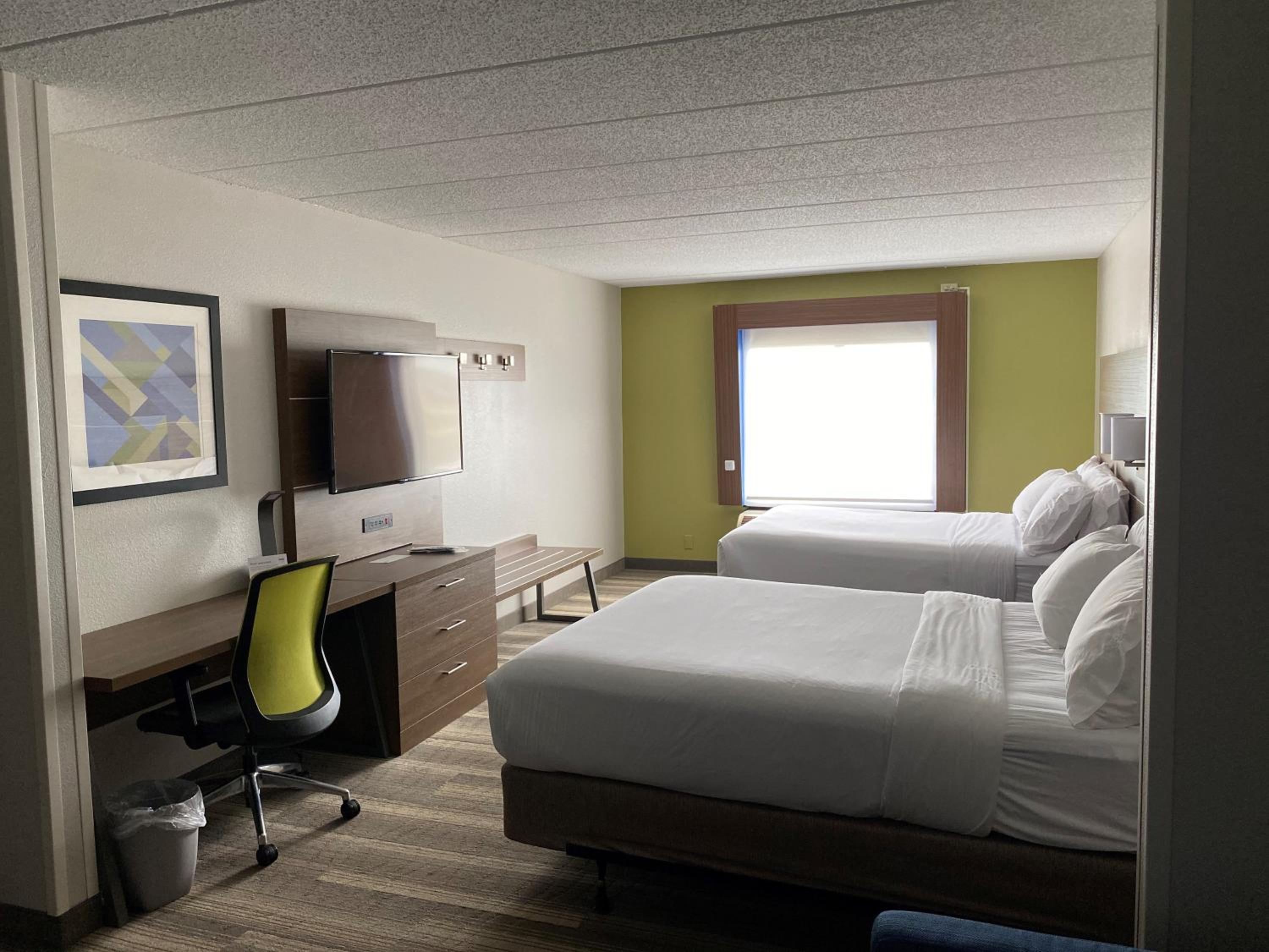 Standard Room with Two Queen Beds - Photo 1
