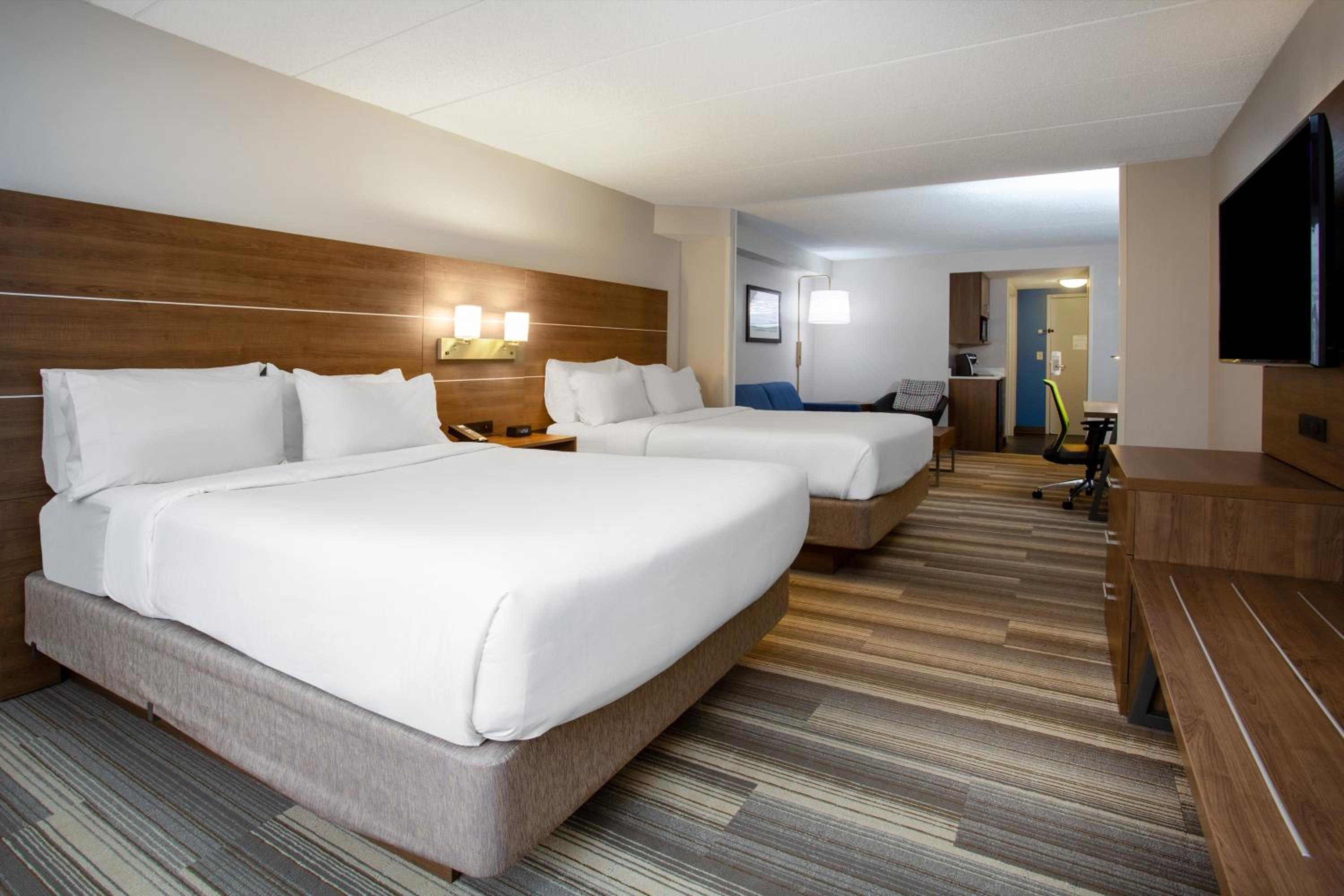 Queen Suite with Two Queen Beds and Sofa Bed - Photo 1