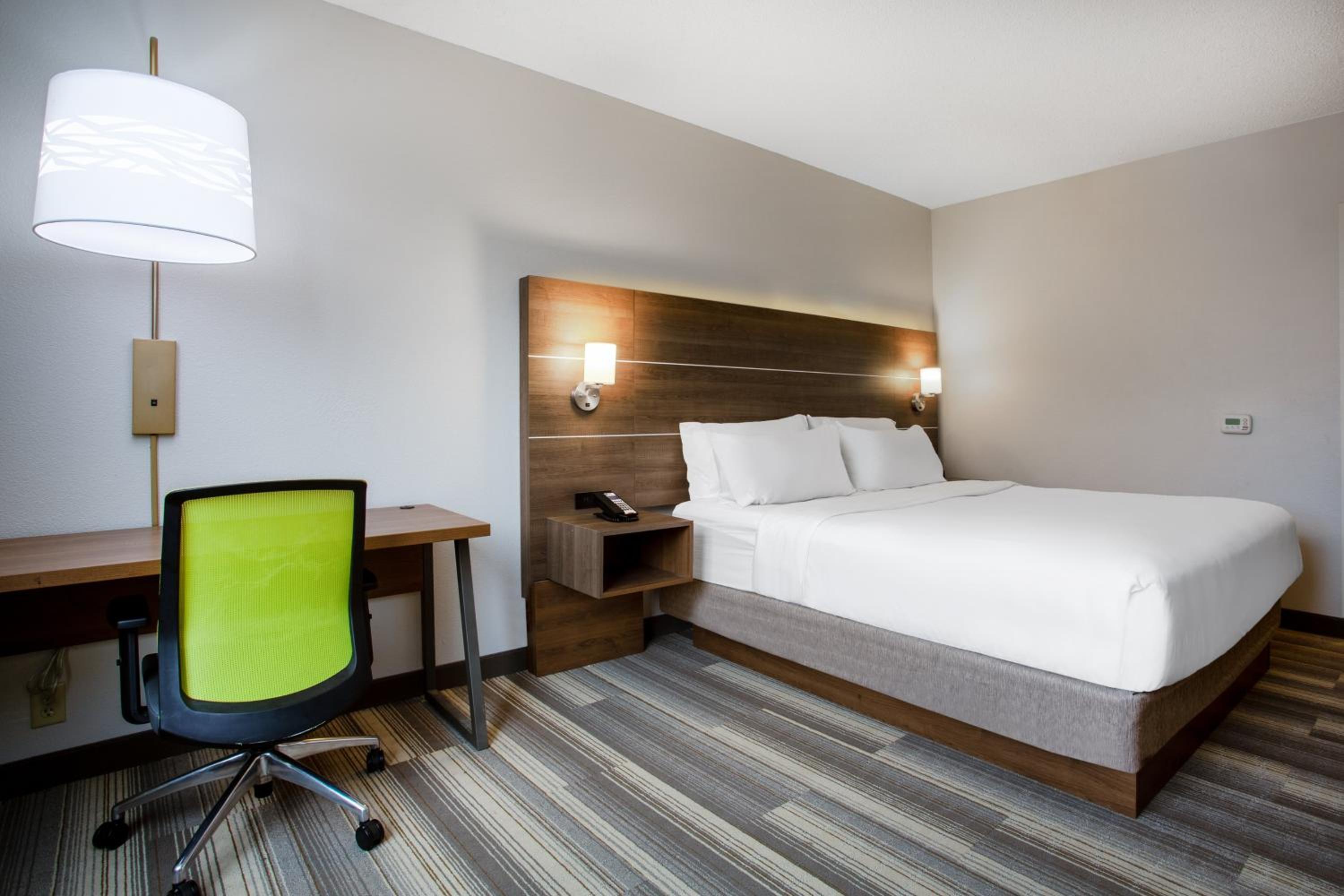 Standard King Room - Photo 1