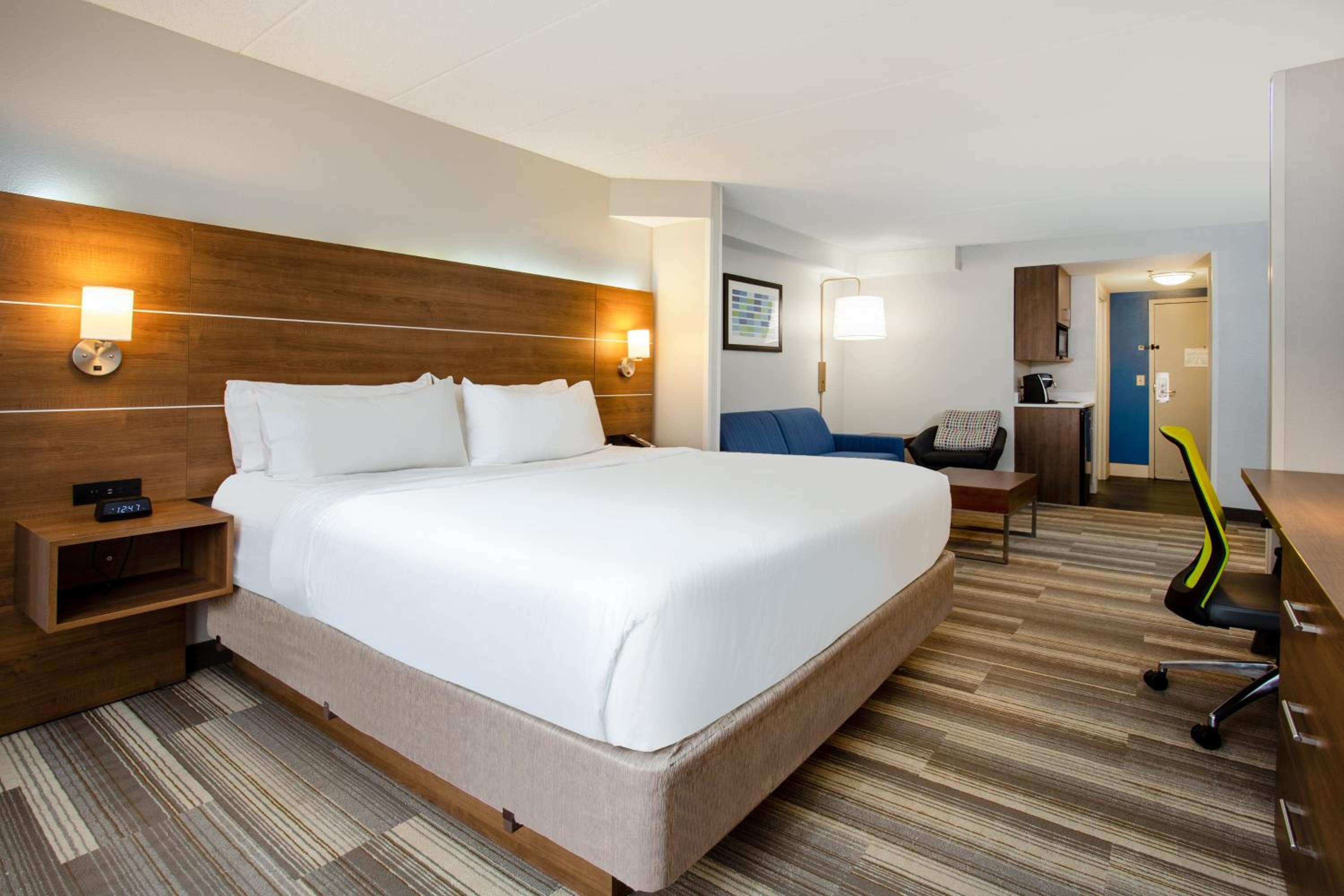 King Suite with Sofa Bed - Photo 2