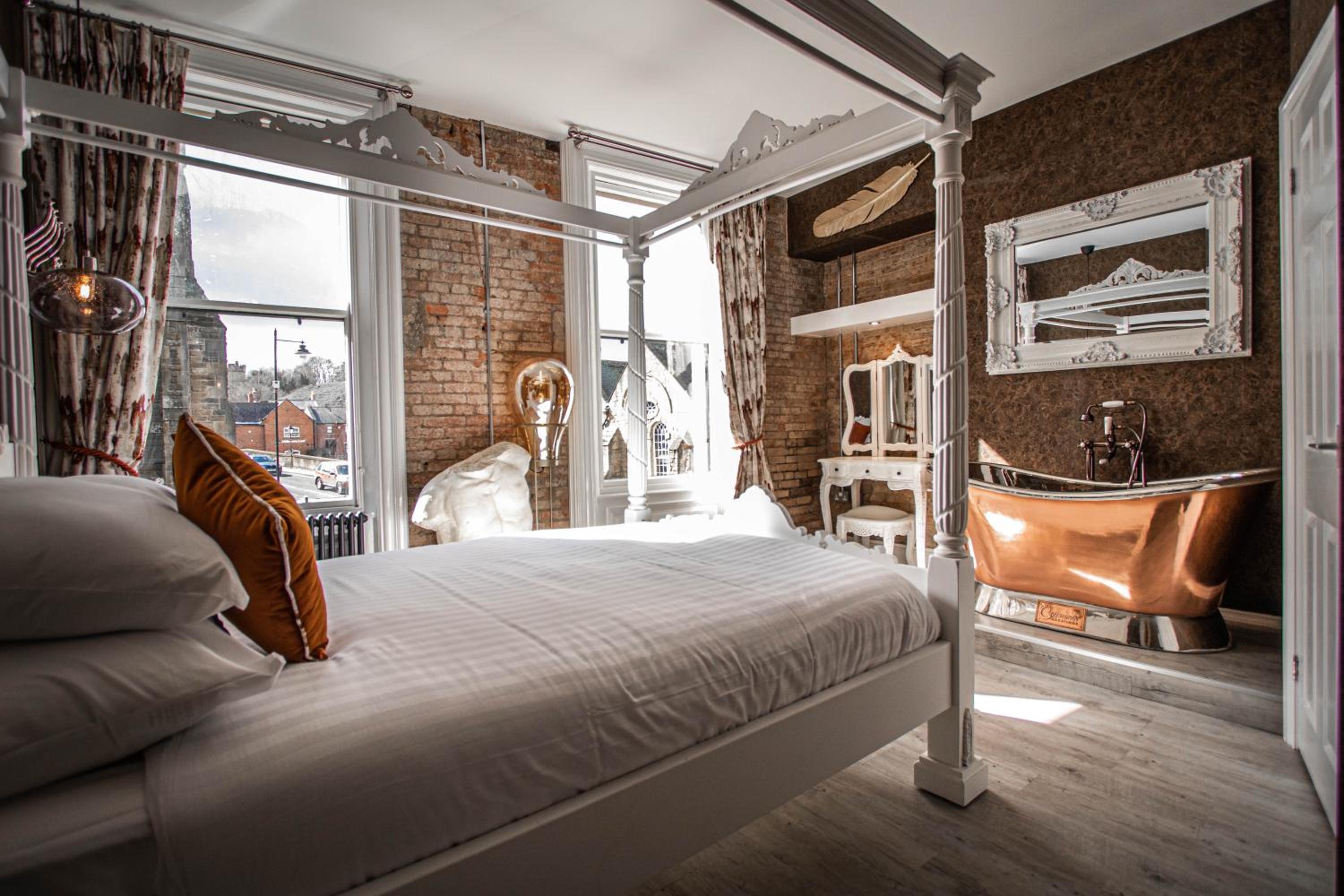 Superior King Room - Photo 8