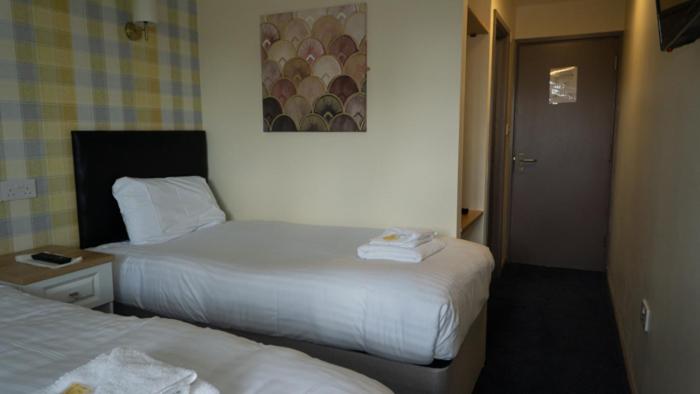 Twin Room - Photo 3