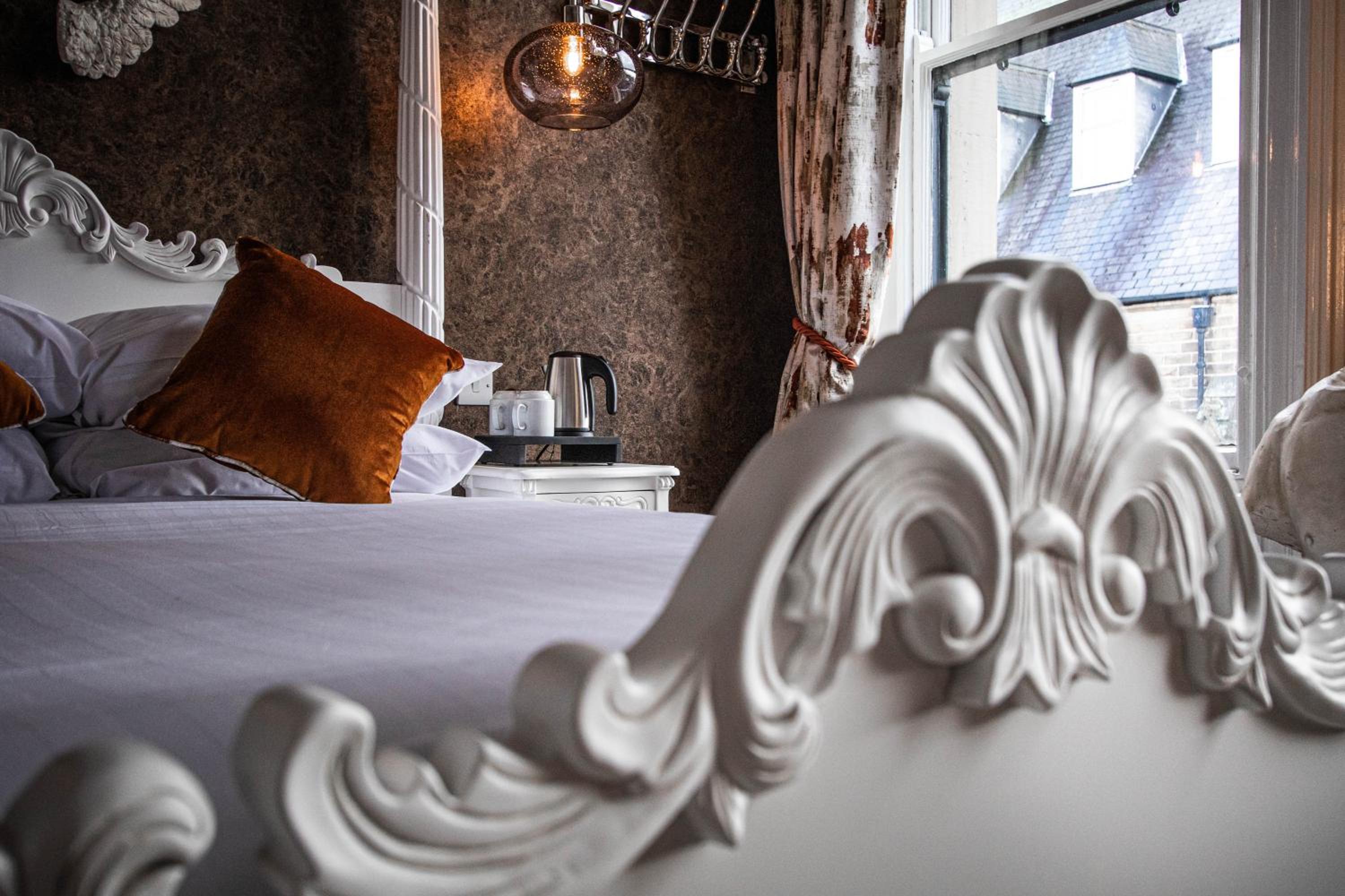 Superior King Room - Photo 19