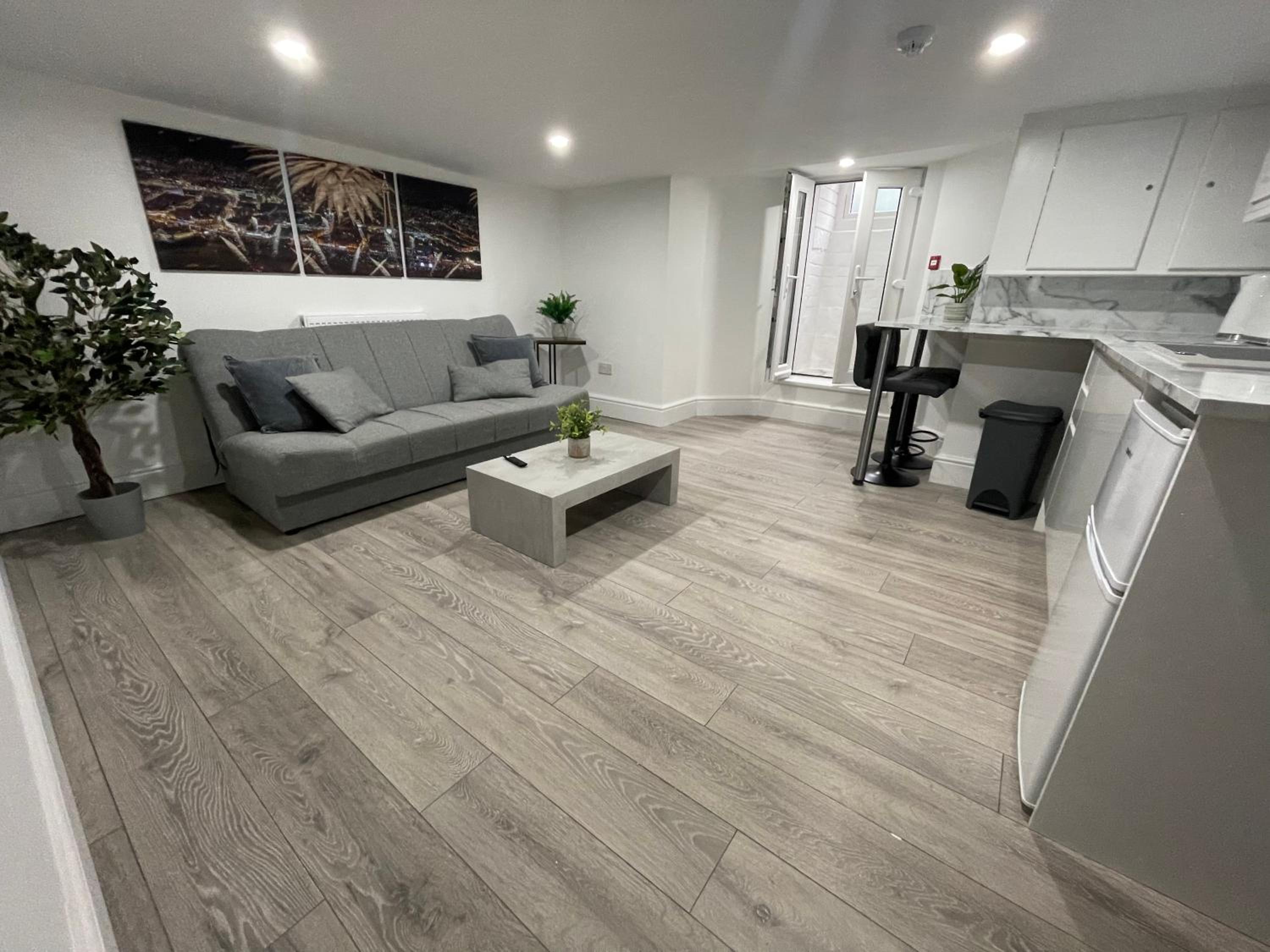 Basement Suite With Spa Bath (Height Restriction 5'10) - Photo 25