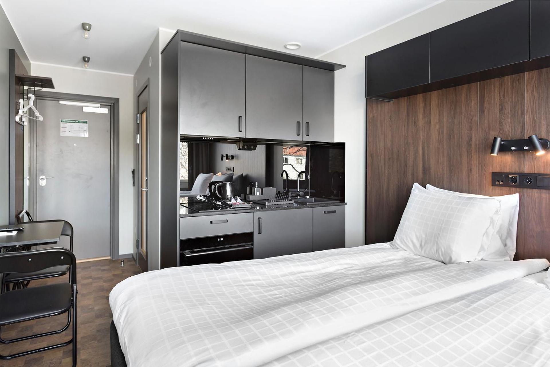 Twin Room with Kitchenette - Photo 6