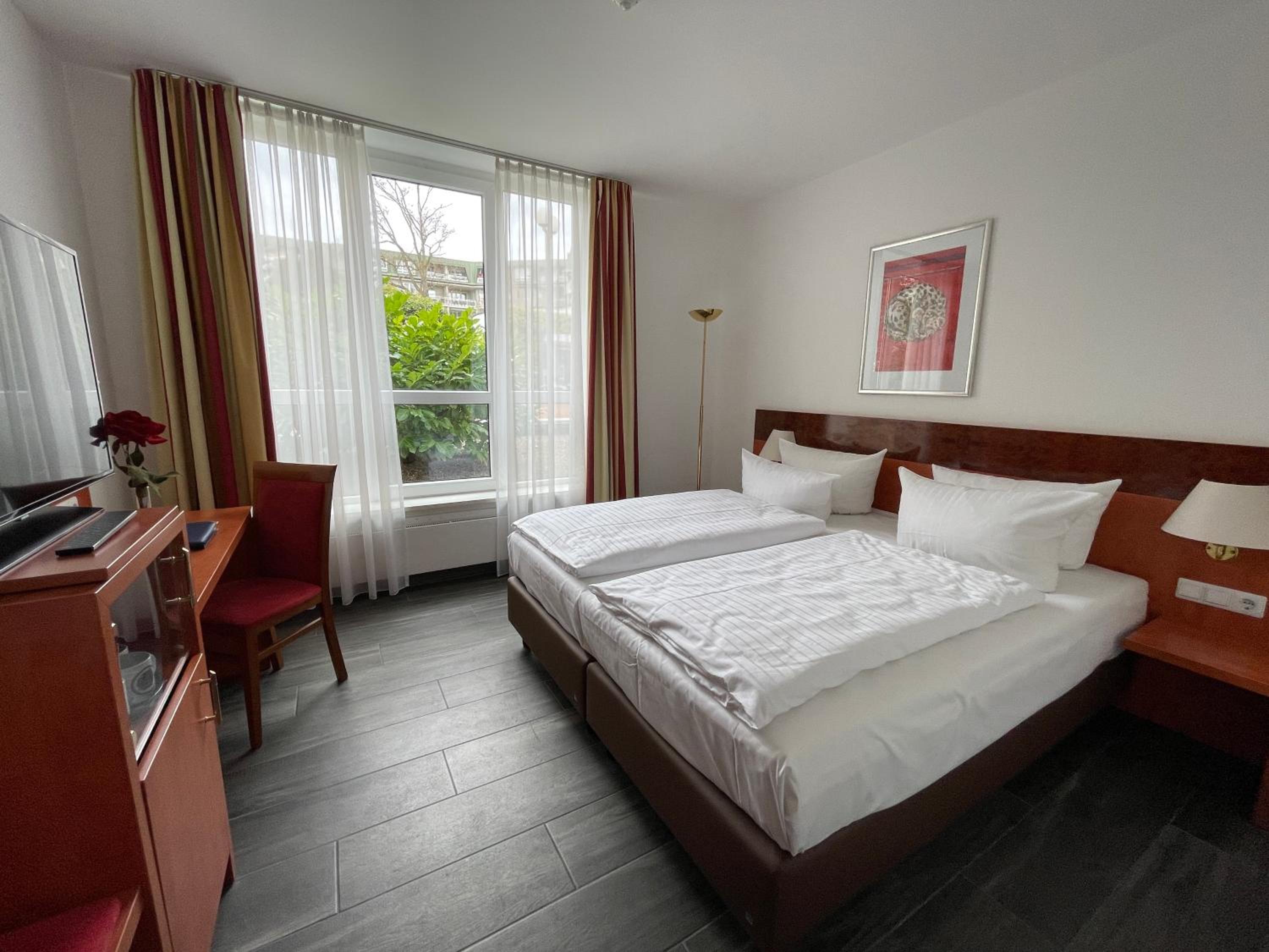 Classic Double Room - Disability Access - Photo 1