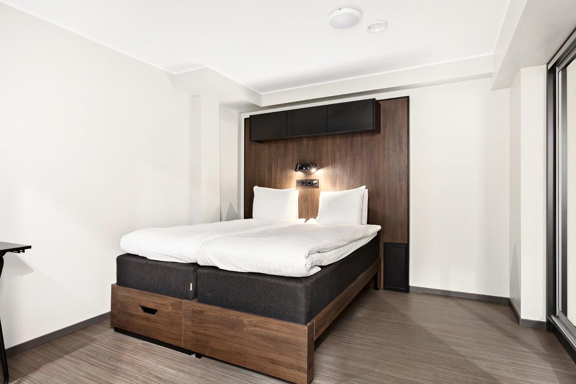 Twin Room with Kitchenette - No Window - Photo 3