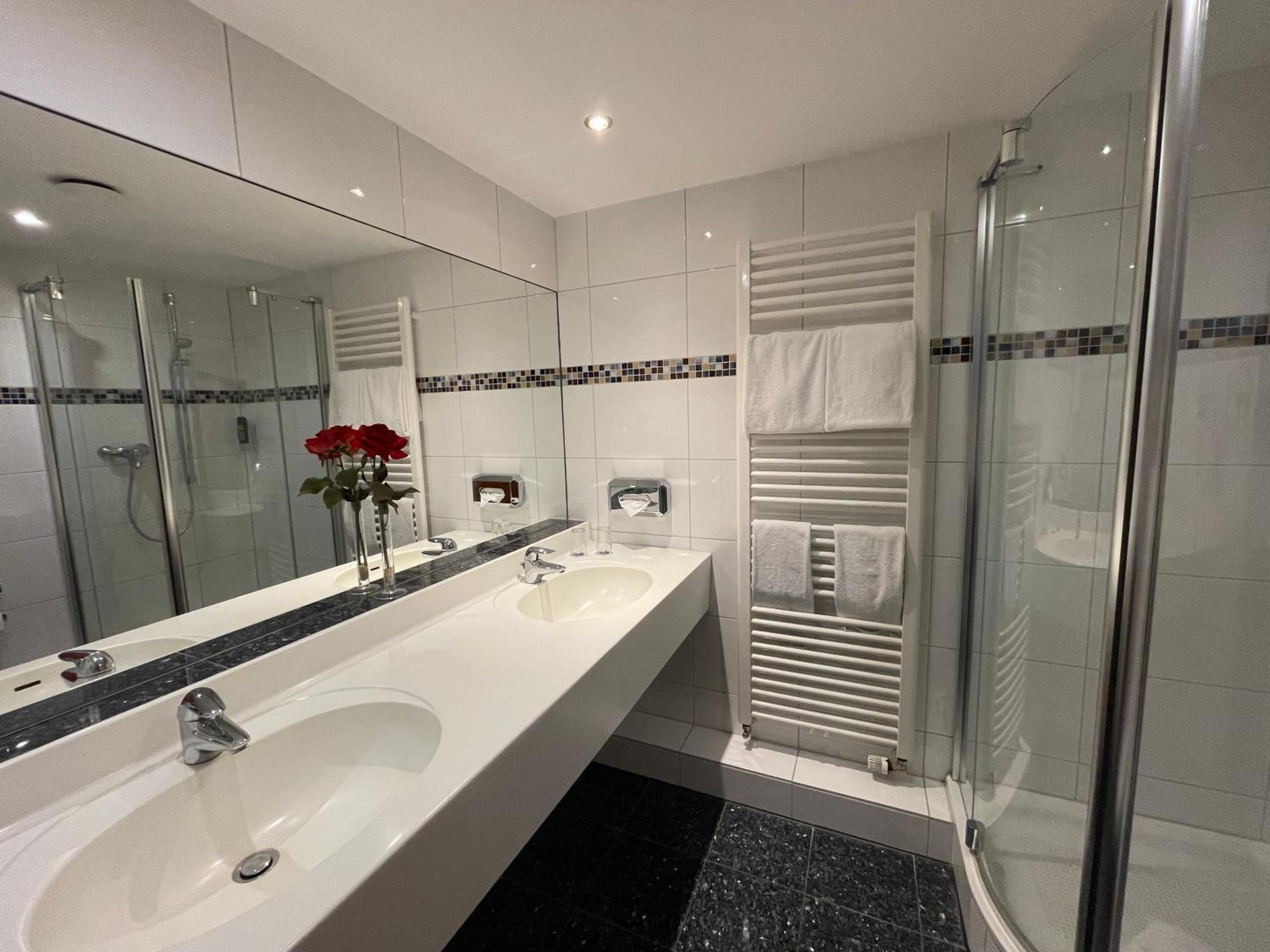 Classic Double Room - Photo 11