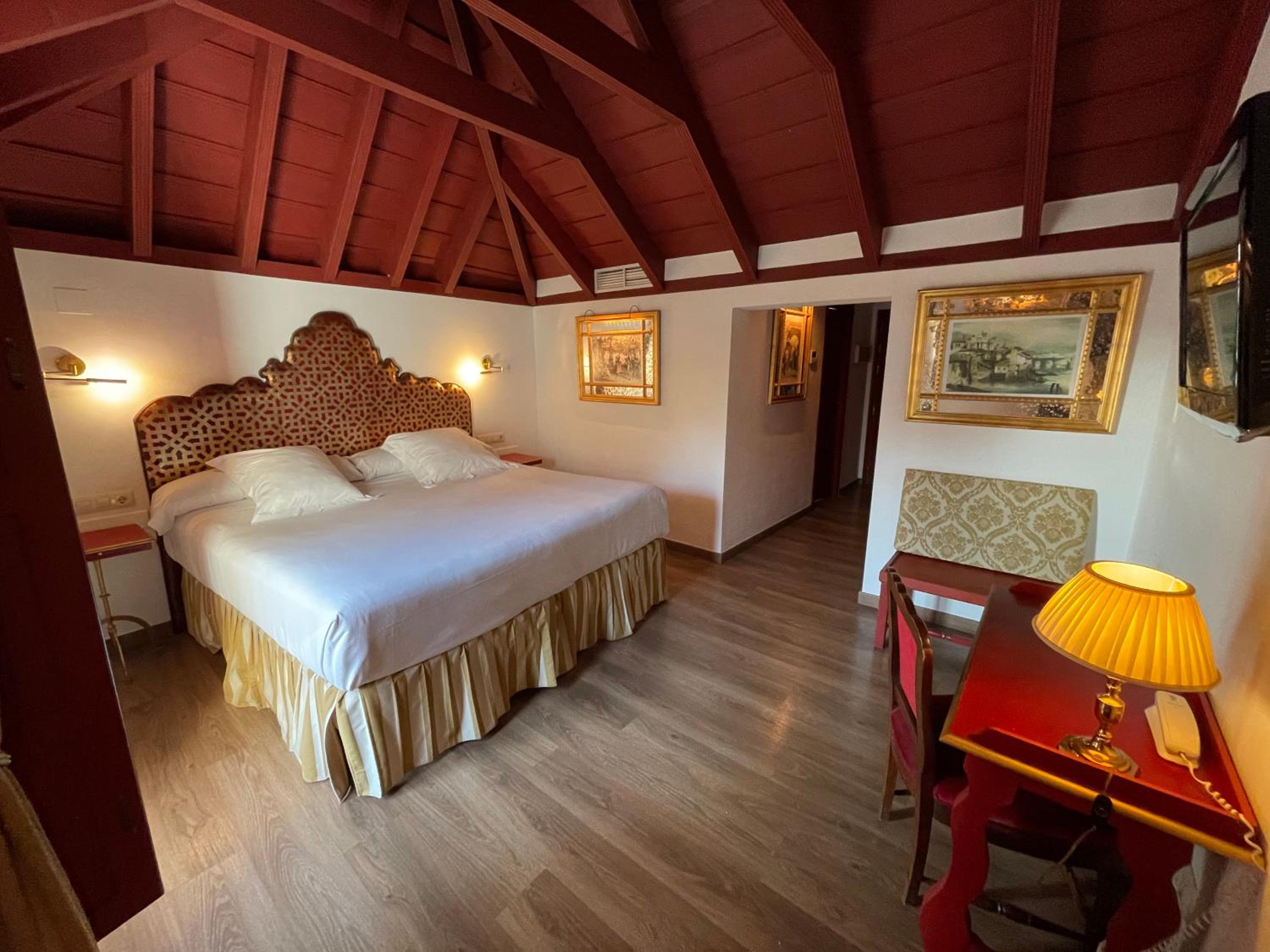 Junior Suite with views - Photo 4