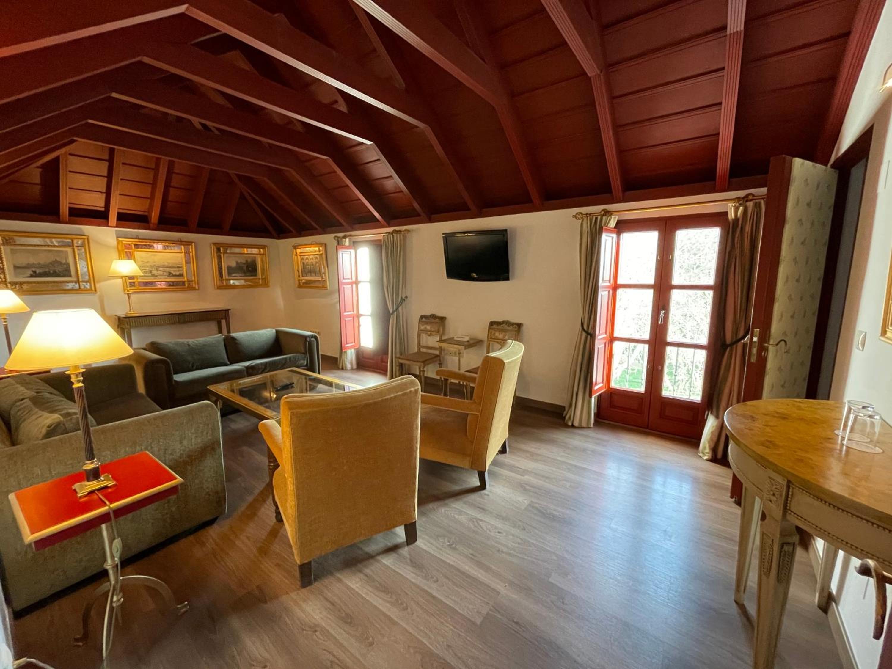 Junior Suite with views - Photo 2