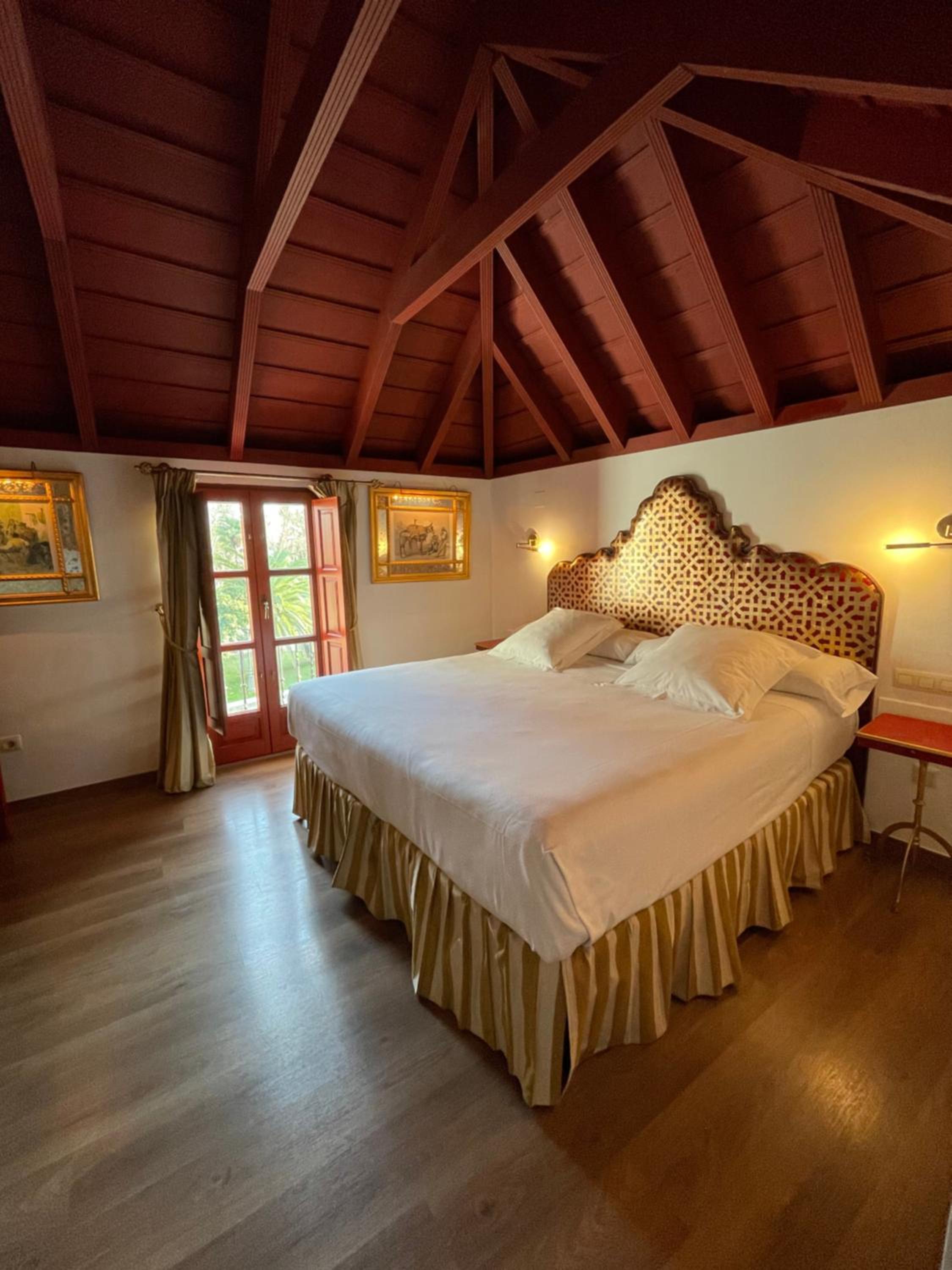 Junior Suite with views - Photo 8