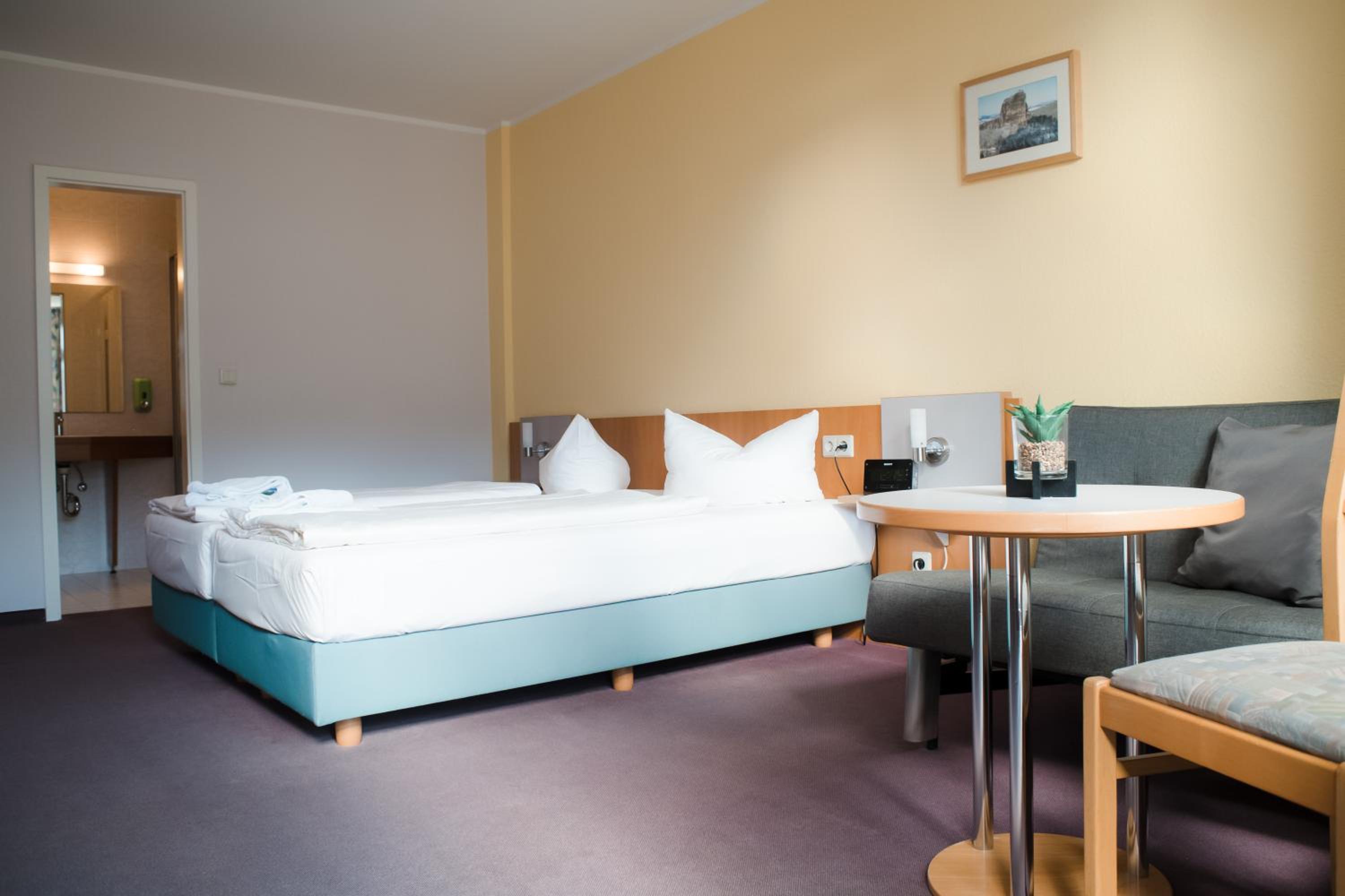 Double Room with Private Bathroom - Photo 1