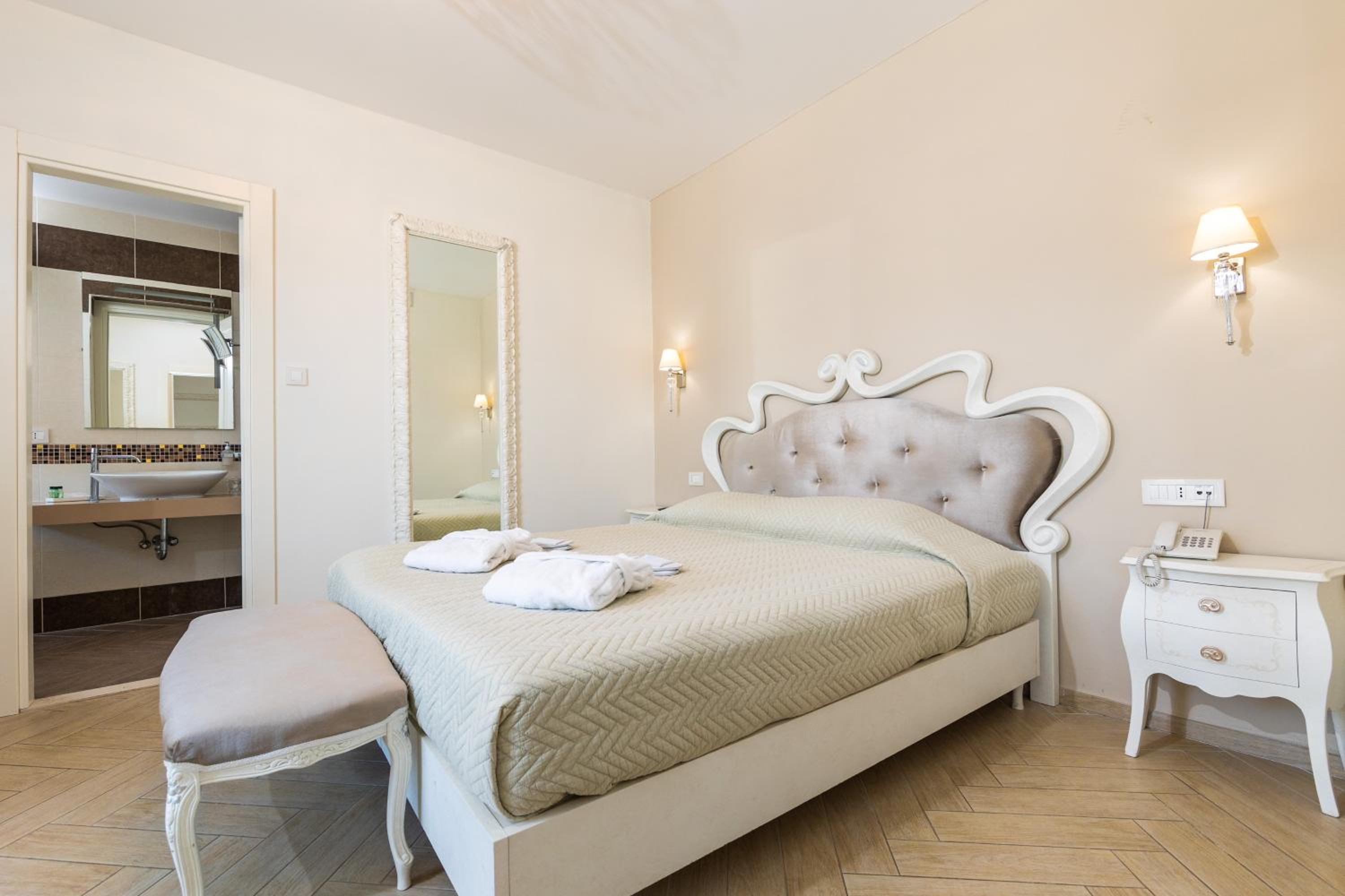 Double or Twin Room with Balcony - Annex Villa