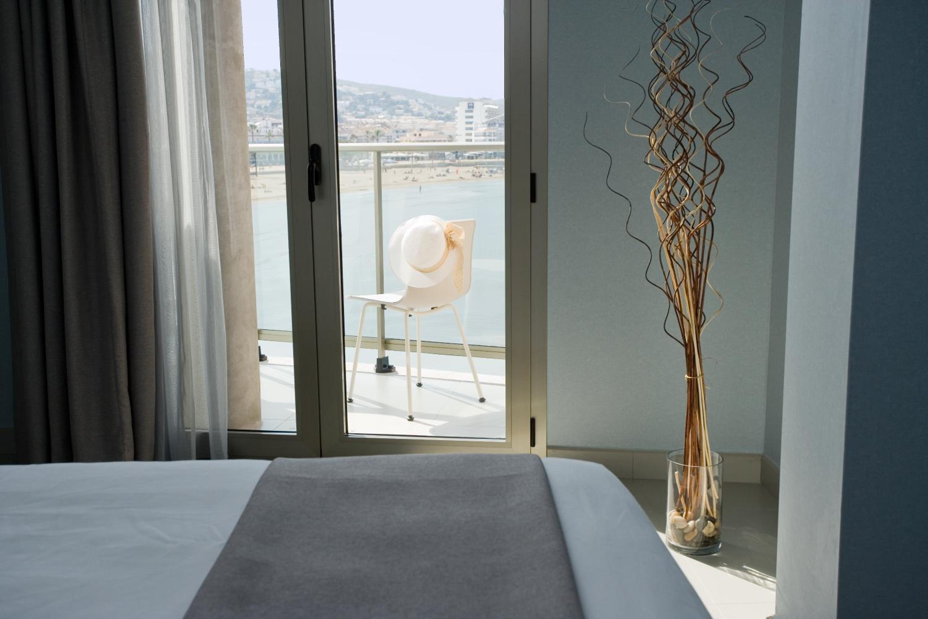 Double Room with Sea View - Photo 2