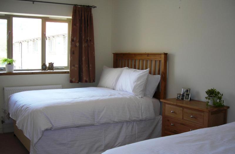Seven-Bedroom House - Photo 8