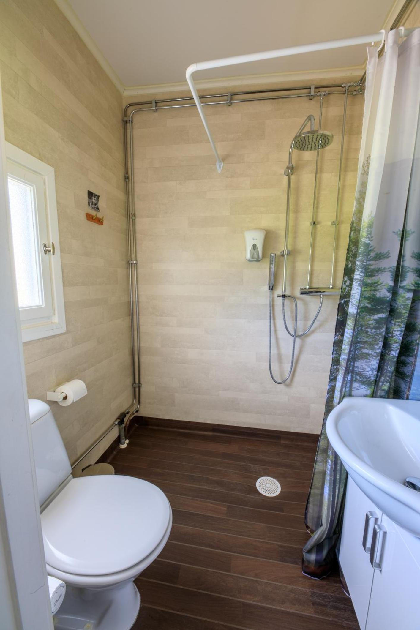 Single Room with Private Bathroom photo 3