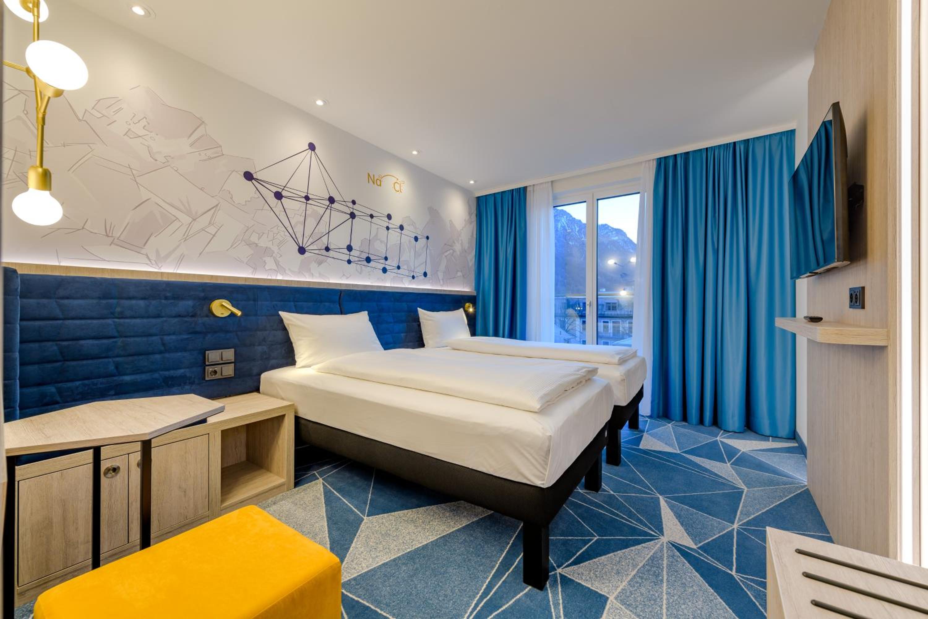 Comfort Twin Room with Balcony - Photo 8