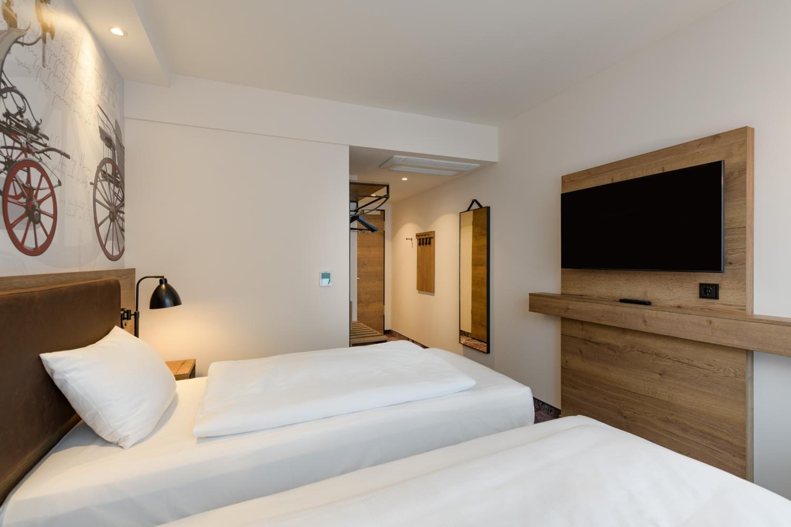 Standard Twin Room - Photo 3