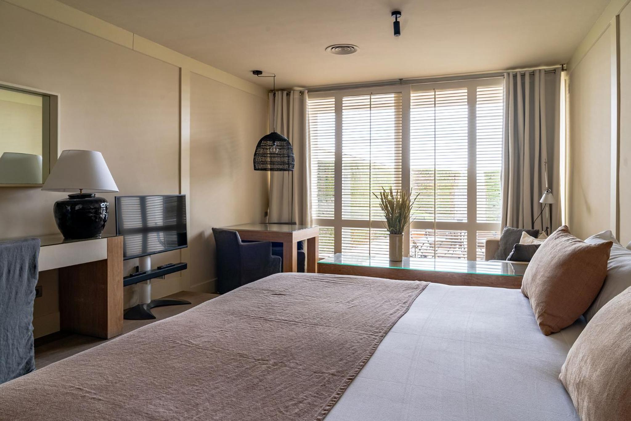 Suite with Garden View - Photo 2